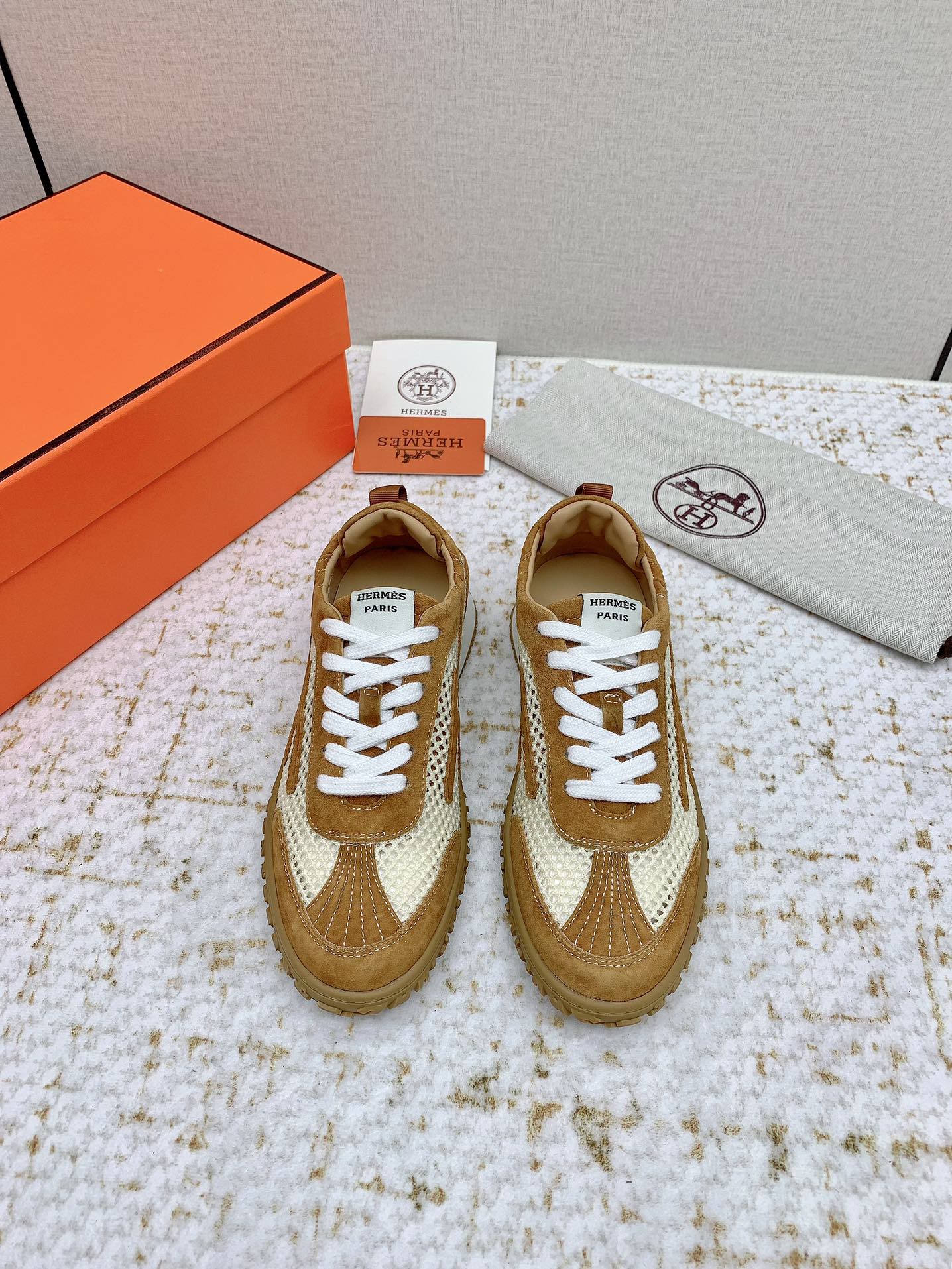NO:263729,Men's 10 (high-end version) Hermes casual sneakers Suede goatskin sneakers decorative contrast pattern and iconic 