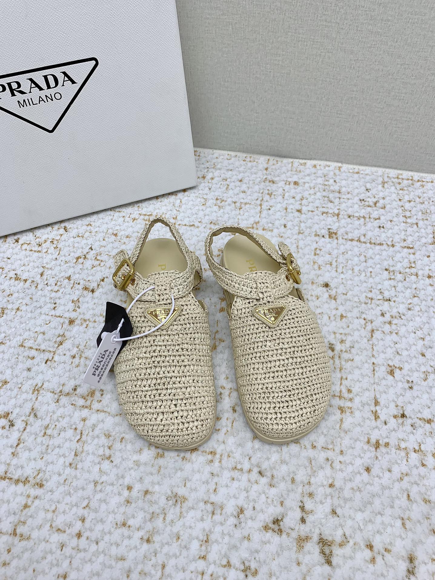 NO:382050,(High version) Prada Prada 25/ New style Roman woven sandals The rhythm of the counter being out of stock as soon as it is on. There are so many internet celebrity fashion bloggers planting grass. It’s really comfortable to put on your feet, delicate, comfortable and not monotonous!  All major internet celebrities are good!  Upper: Pure hand-crochet foot pad: Sheepskin foot pad Sole: Original Tpu sole Size: #35-41 (40.41 custom made without return), sandals, prada, prada, sandals, sheepskin19860909（高版本） prada普拉达 25/ 新款 罗马编织包头 凉鞋 专柜一上就断货的节奏 超级多的网红时尚博主种草 上脚真的太舒服了,细腻舒适又不单调！各大网红明星都有上脚！ 鞋面: 纯手工钩针编织 垫脚: 羊皮垫脚 鞋底: 原版Tpu底 Size: #35-41 (40 .41订做不退换）,凉鞋,prada,prada,sandals,sheepskin,Women's Shoes