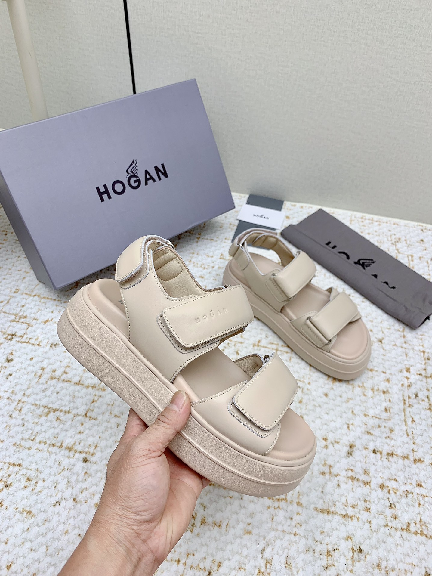 High-End Hogan Recreational Shoes: Custom Soft Skins, Luminous Details, Ultimate Comfort - 图片 5