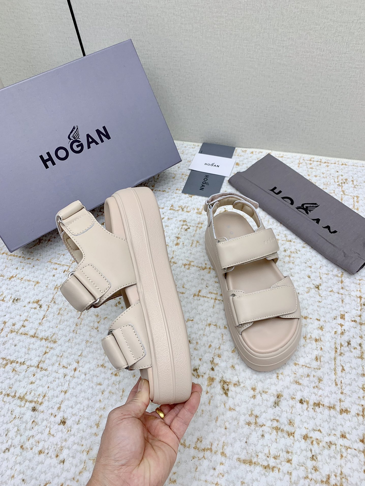 High-End Hogan Recreational Shoes: Custom Soft Skins, Luminous Details, Ultimate Comfort - 图片 4