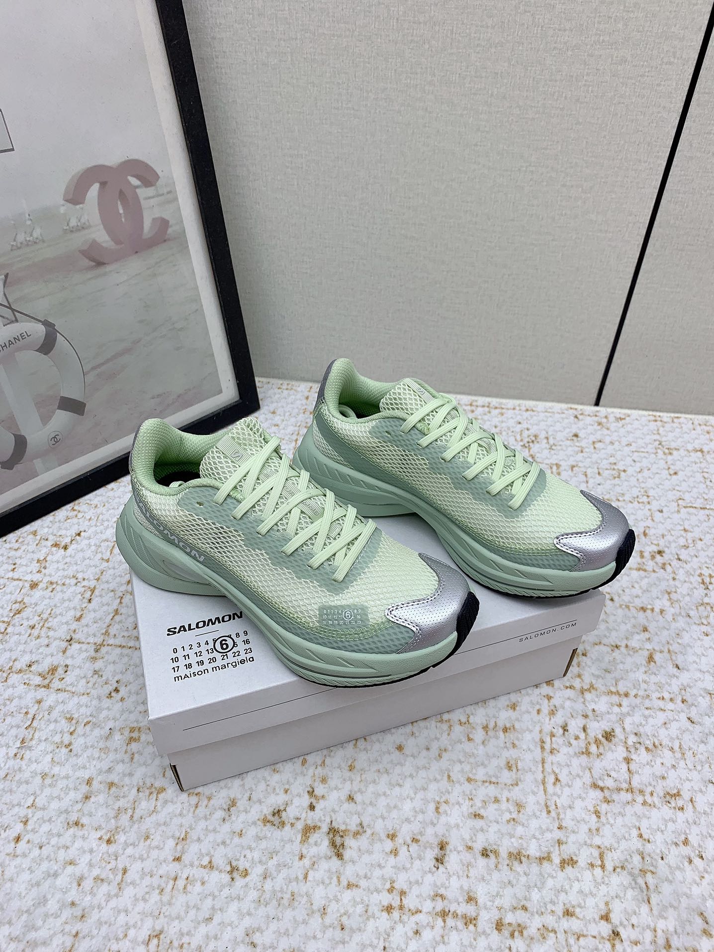 NO:407361,(High version) SALOMON/Salomon x MM6 Maison Margiela 25/ SPECTUR 2 Lace-up low top casual sports shoes MM6 x SALOMON - Spectur 2 Based on the road running shoes Spectur 2, the upper is made of large hole mesh material with the same color pressing glue and cut sheet. The side of the shoe has both brand logos, and the materials cover polyester fiber, polyurethane, rubber, etc.; it is equipped with full-length carbon fiber board Energy Blade and Energy Foam cushioning system, the rear palm is thickened and widened, and has both propulsion, cushioning rebound and stability Size: #35-45 (customized for women 40 men 45), casual shoes/sports shoes, masion margiela, sneakers19860909（高版本） SALOMON/萨洛蒙 x MM6 Maison Margiela 25/ SPECTUR 2 系带低帮 休闲 运动鞋 MM6 x SALOMON - Spectur 2 以公路跑鞋Spectur 2为基础,鞋面采用大孔网眼材质搭配同色系压胶与裁片,鞋侧有双方品牌标识,材质涵盖聚酯纤维、聚氨酯、橡胶等；它搭载全长碳纤维板Energy Blade与Energy Foam缓震系统,后掌加厚加宽,兼具推进力、缓震回弹与稳定性 Size: #35-45 (女40男45定做）,休闲鞋/运动鞋,masion margiela,sneakers,Women's Shoes