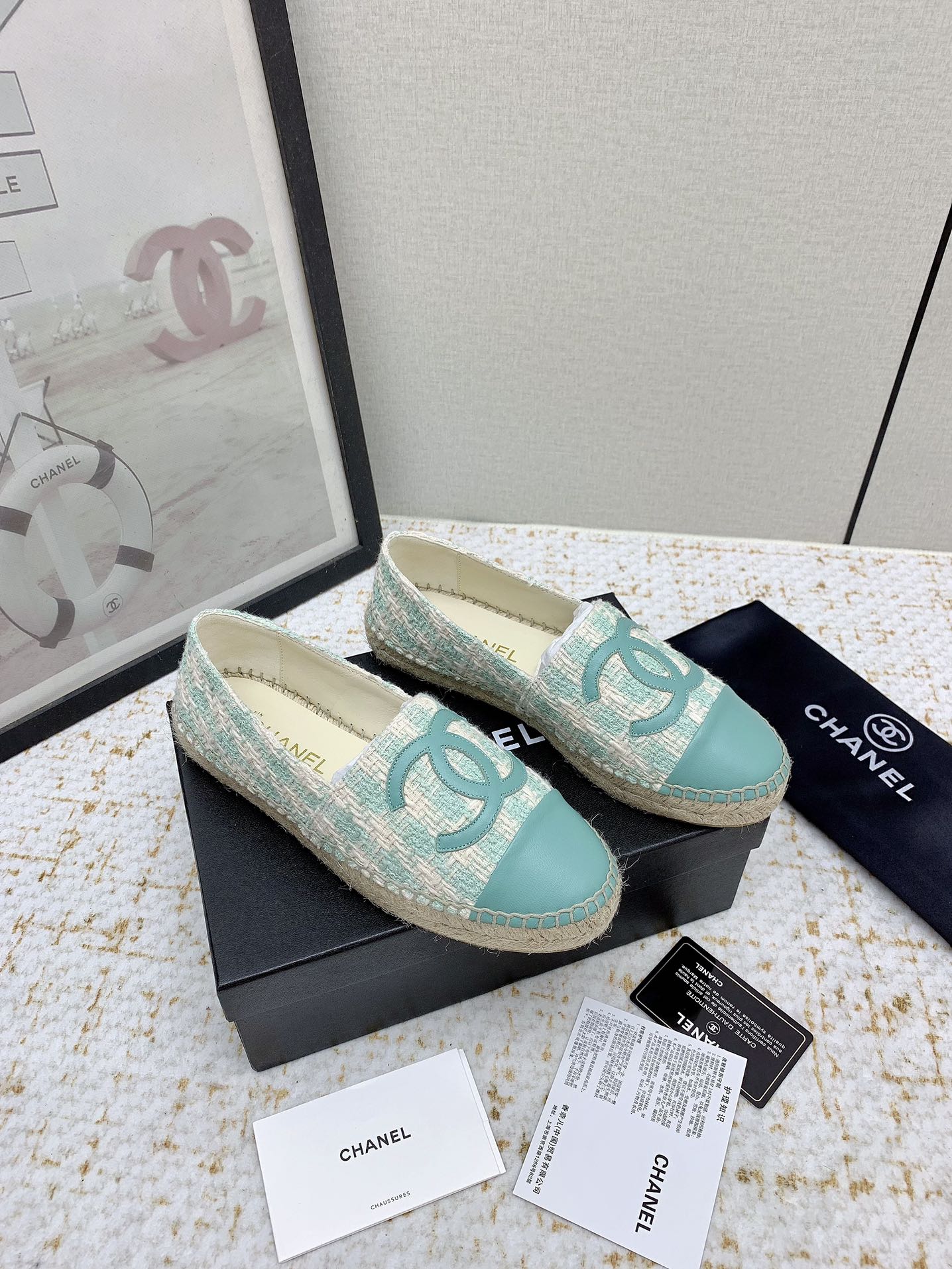 NO:407359,(High version) Xiaoxiang Fisherman's shoes are new and outstanding, never lost favor, versatile and comfortable, and have been persisting in the original development for many years. Require excellence. Pure hand-woven. Premium packaging. Customized fabrics. Special fabrics. Customized original. Super soft sheepskin (breathable and comfortable) Exclusive molding for the sole. Injection molding. Size35-40 (customized on 34/41/42. No return or exchange), fisherman's shoes. espadrilles, sheepskin.19860909（高版本） 小香渔夫鞋 新出色 万年不失宠 百搭舒适款 多年坚持原版开发 要求精益求精 纯手工编织 精品包装 面料定制原版 特殊布面 内里定制原版超柔软绵羊皮（透气 舒适） 大底独家开模 注塑一体 size35-40（34/41/42定做 不退换）,渔夫鞋,espadrilles,sheepskin,Women's Shoes