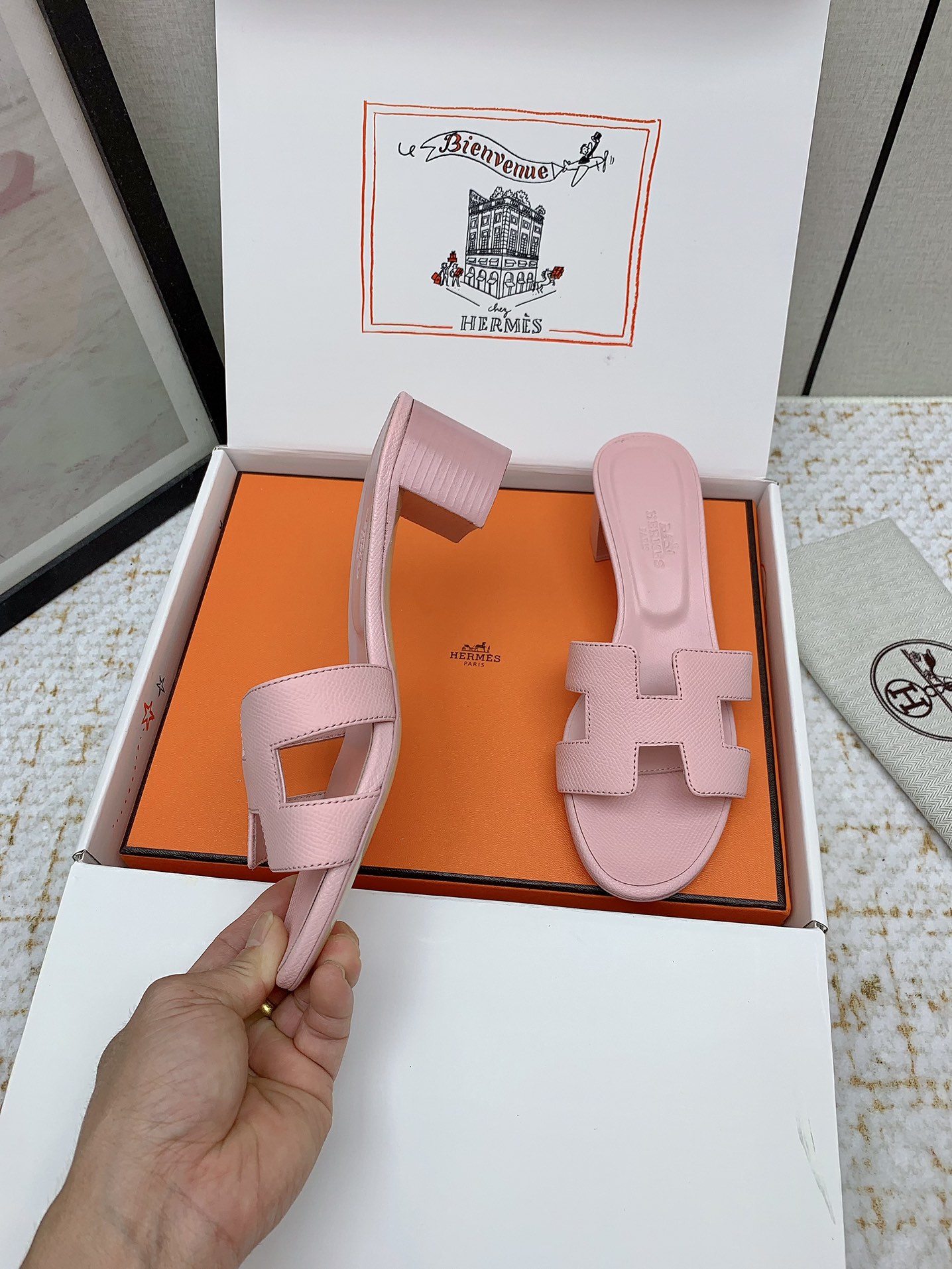 Hermès Oasis Sandal - Iconic Design, Luxurious Leather, Comfortable 5cm Heel 5 i1750229987 1122 3