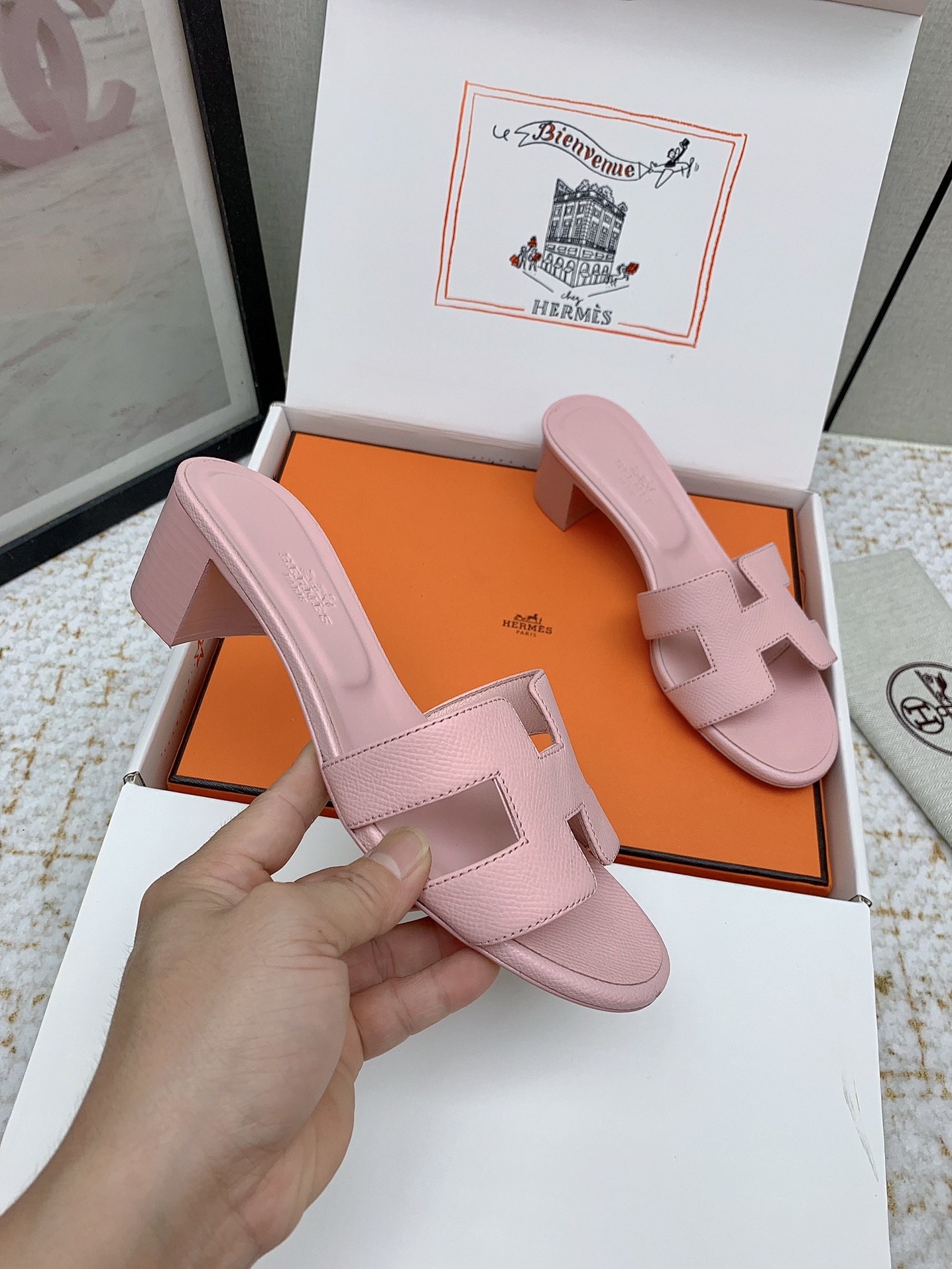 Hermès Oasis Sandal - Iconic Design, Luxurious Leather, Comfortable 5cm Heel 6 i1750229987 1341 5