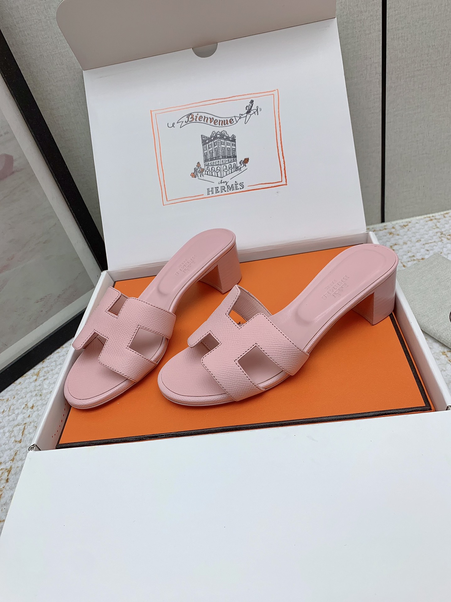 Hermès Oasis Sandal - Iconic Design, Luxurious Leather, Comfortable 5cm Heel 4 i1750229987 246 2