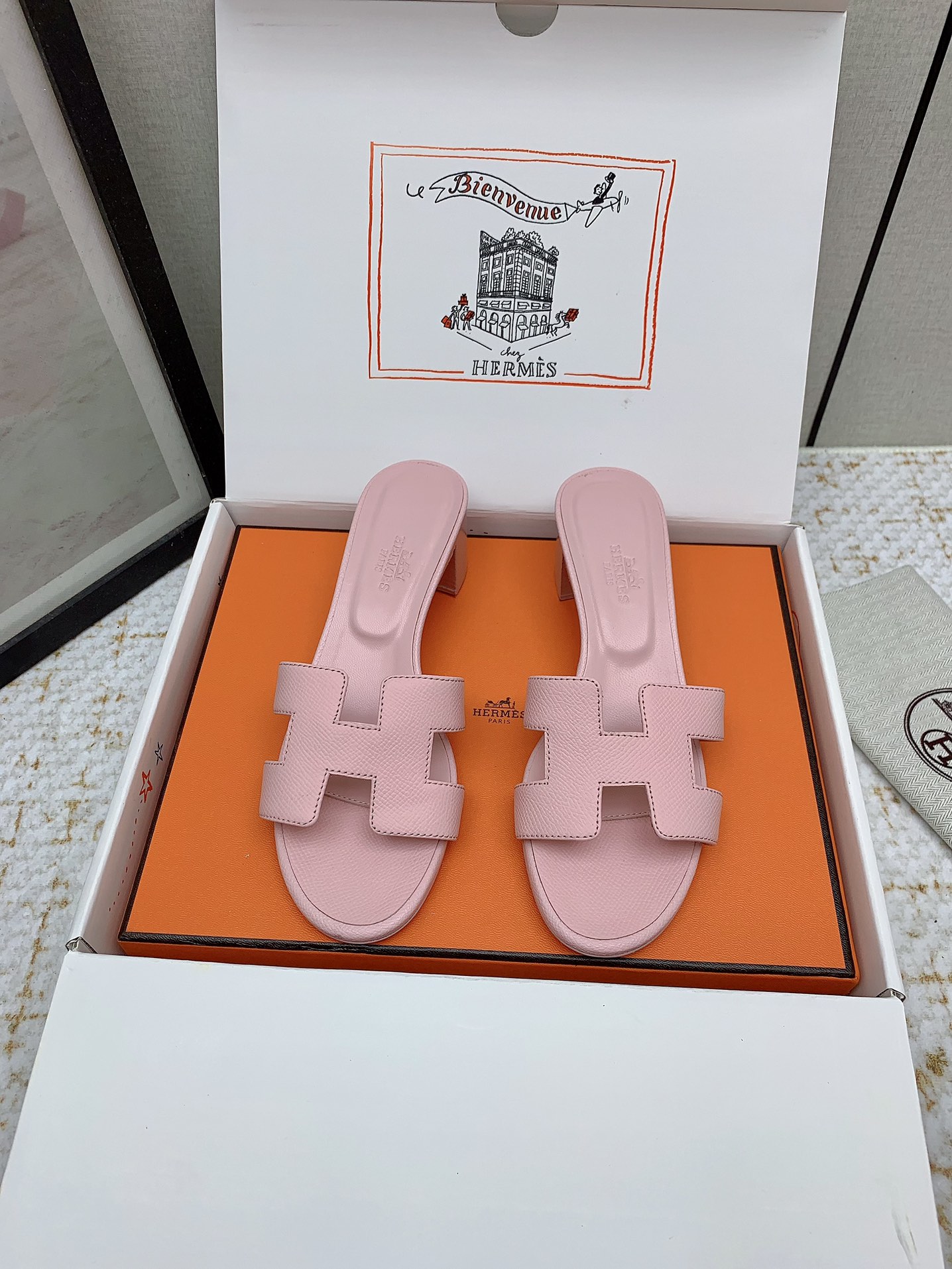 Hermès Oasis Sandal - Iconic Design, Luxurious Leather, Comfortable 5cm Heel 3 i1750229987 4314 4