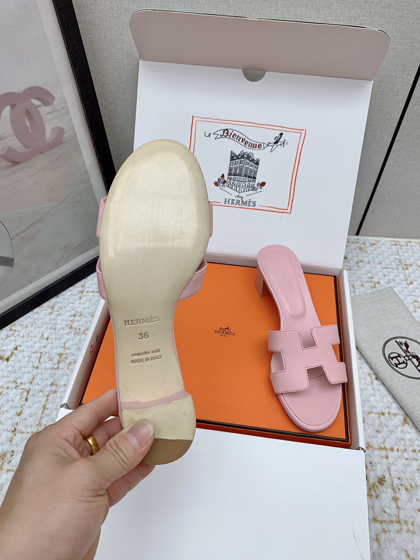 Hermès Oasis Sandal - Iconic Design, Luxurious Leather, Comfortable 5cm Heel 8 i1750229987 9328 0