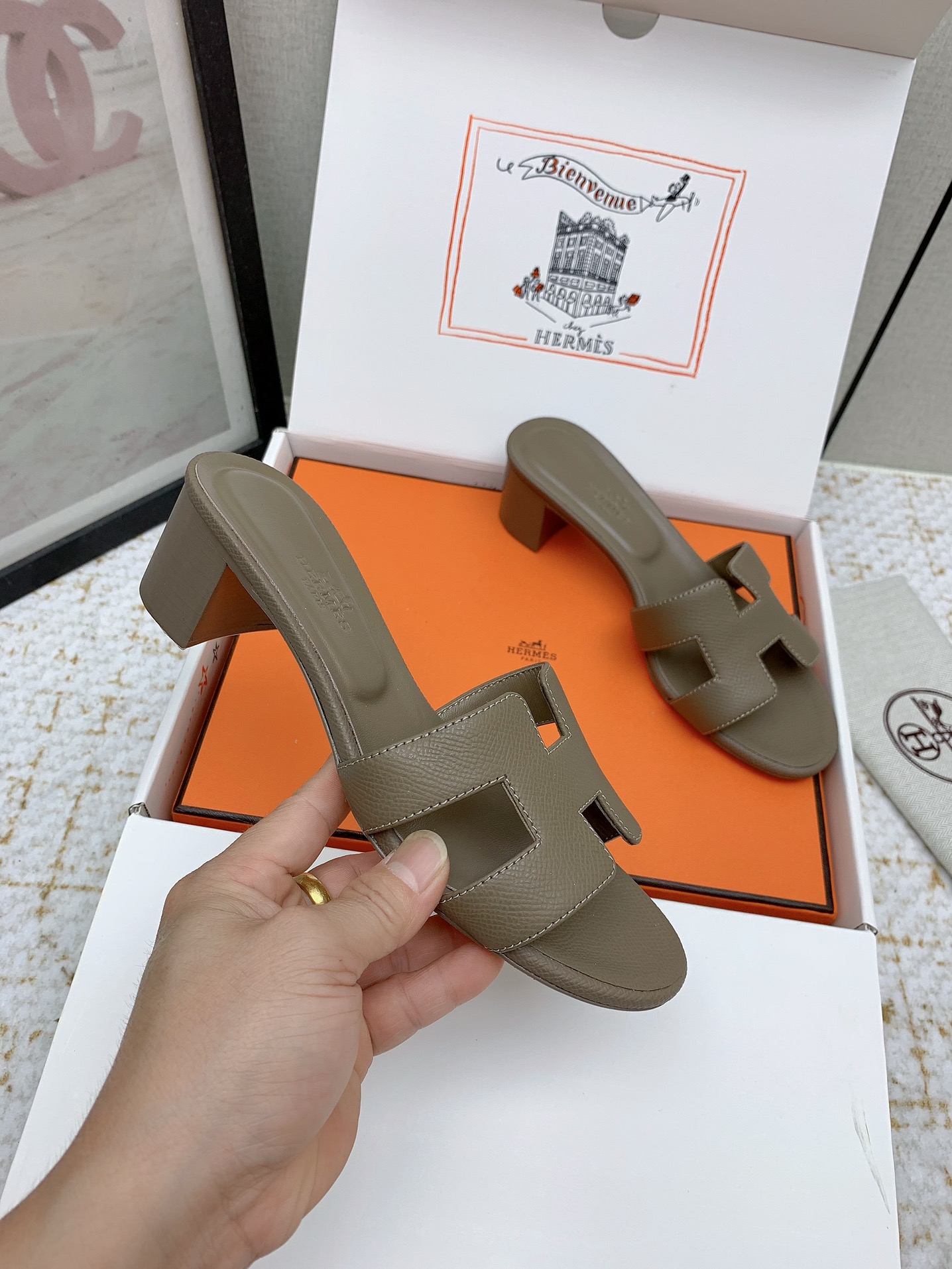 Hermes Oasis Heel Sandals Women's Leather H-Strap Slides, Various Colors Available 6 i1750230043 2637 1