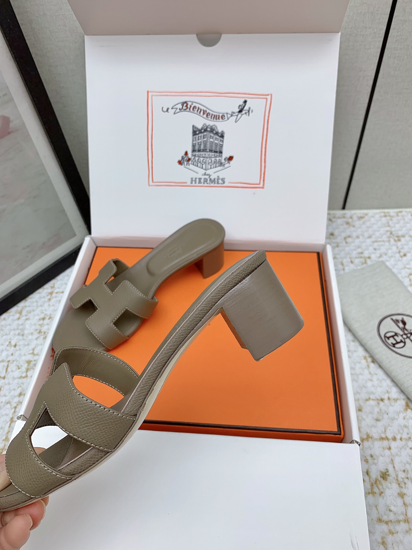 Hermes Oasis Heel Sandals Women's Leather H-Strap Slides, Various Colors Available 9 i1750230043 7353 5
