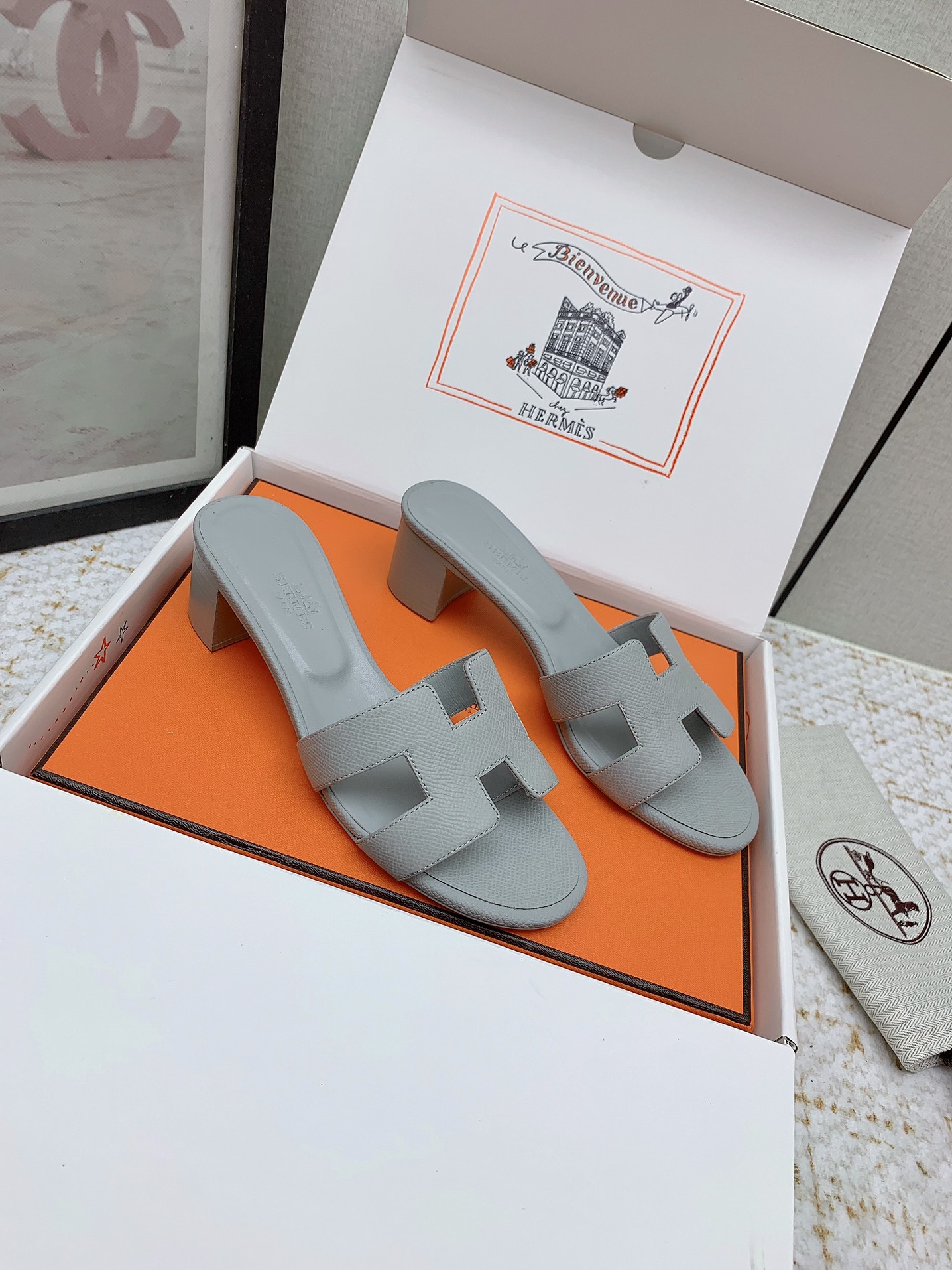 Hermes Oasis Leather Heeled Sandals, Iconic 'H' Design, Comfortable and Stylish 1 i1750230310 2934 0