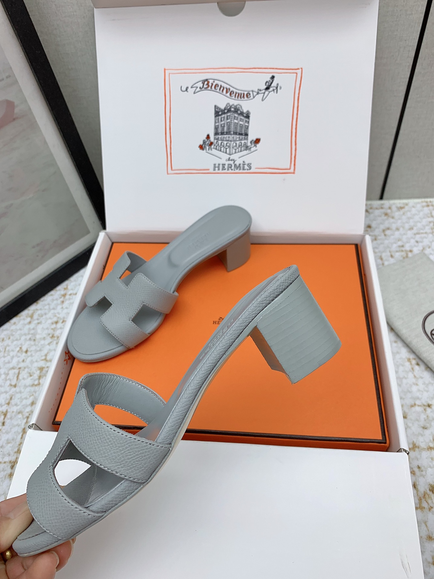 Hermes Oasis Leather Heeled Sandals, Iconic 'H' Design, Comfortable and Stylish 8 i1750230310 3162 3
