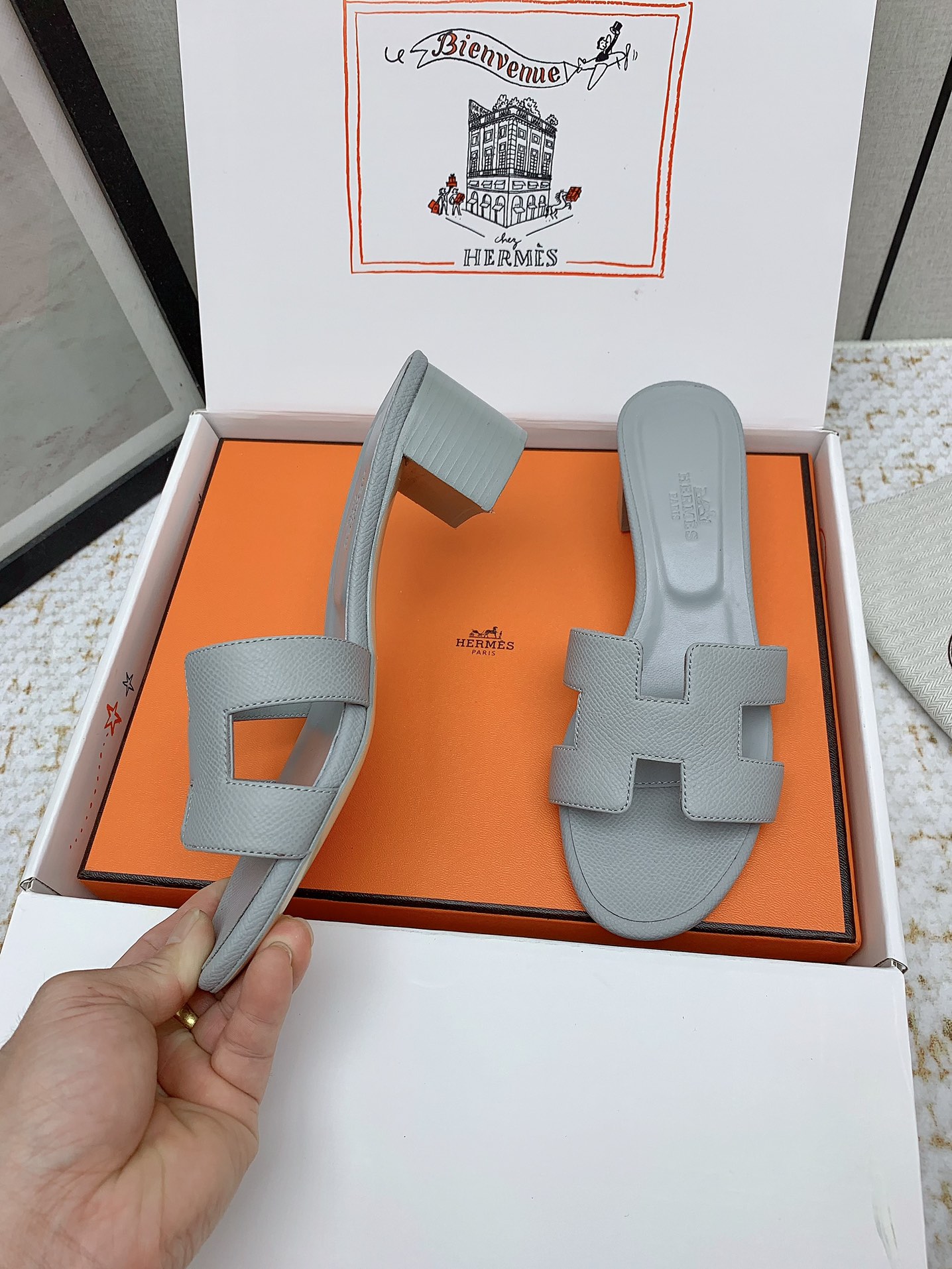 Hermes Oasis Leather Heeled Sandals, Iconic 'H' Design, Comfortable and Stylish 4 i1750230310 3273 1