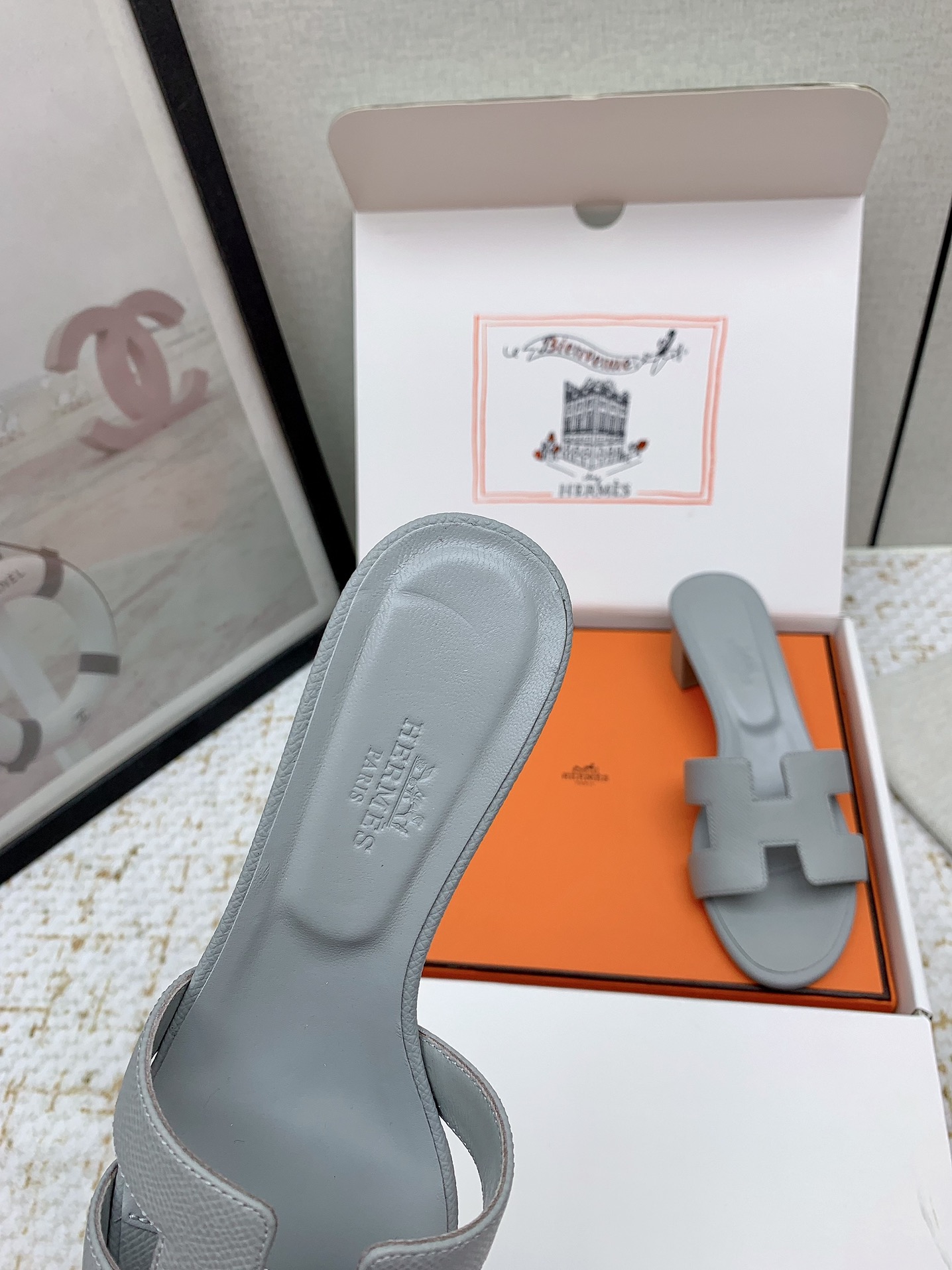 Hermes Oasis Leather Heeled Sandals, Iconic 'H' Design, Comfortable and Stylish 6 i1750230310 4092 2