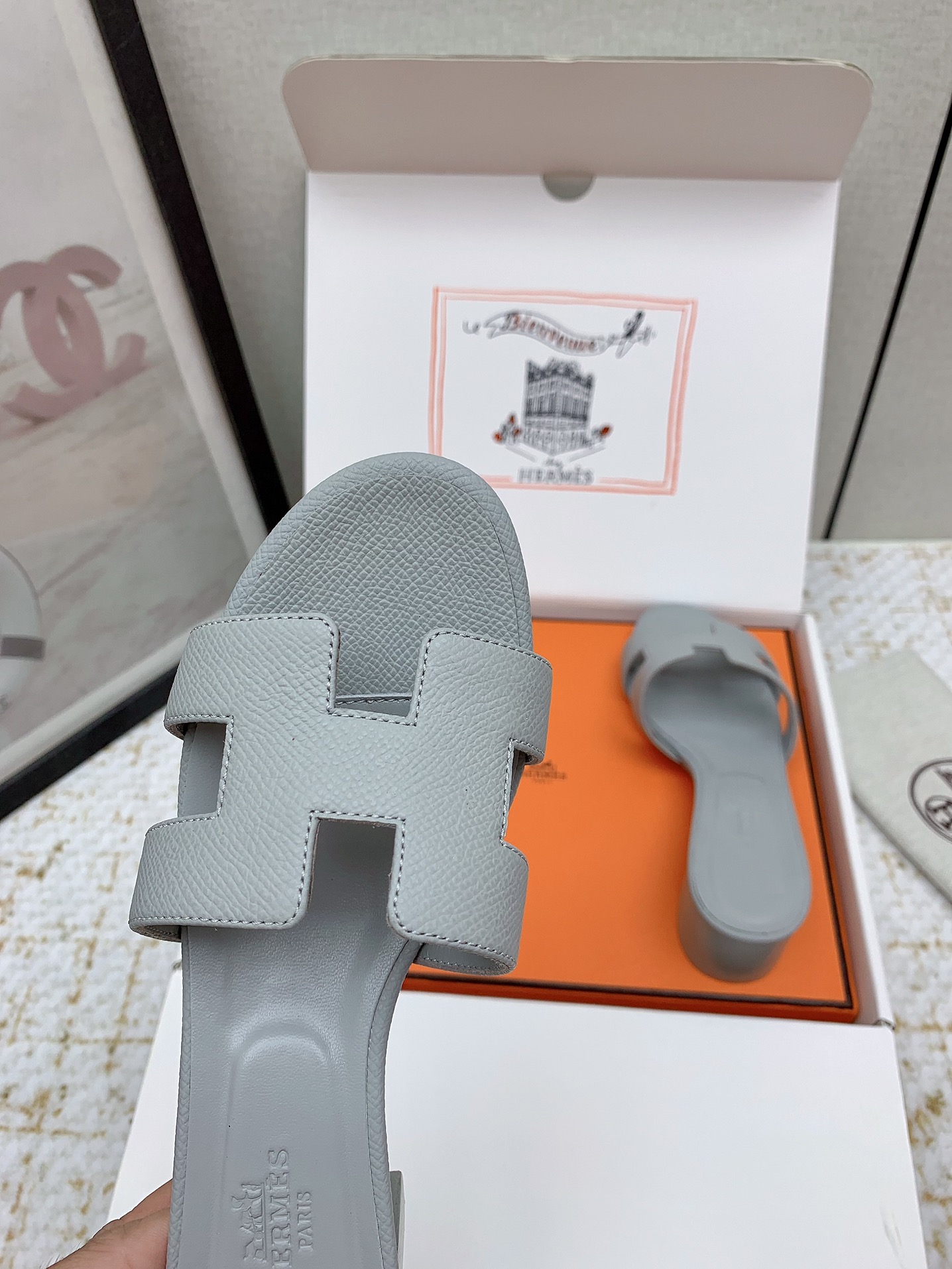 Hermes Oasis Leather Heeled Sandals, Iconic 'H' Design, Comfortable and Stylish 9 i1750230310 5705 4