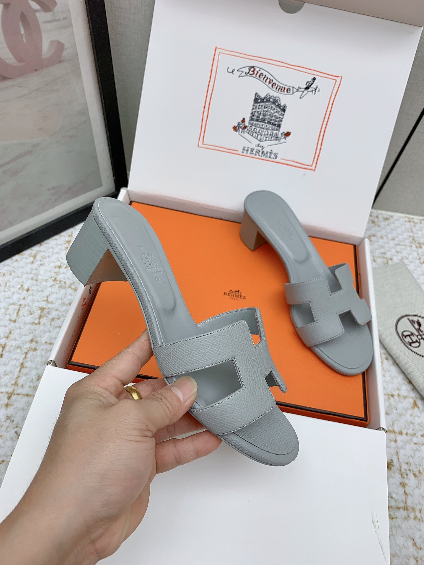 Hermes Oasis Leather Heeled Sandals, Iconic 'H' Design, Comfortable and Stylish 5 i1750230310 7406 6