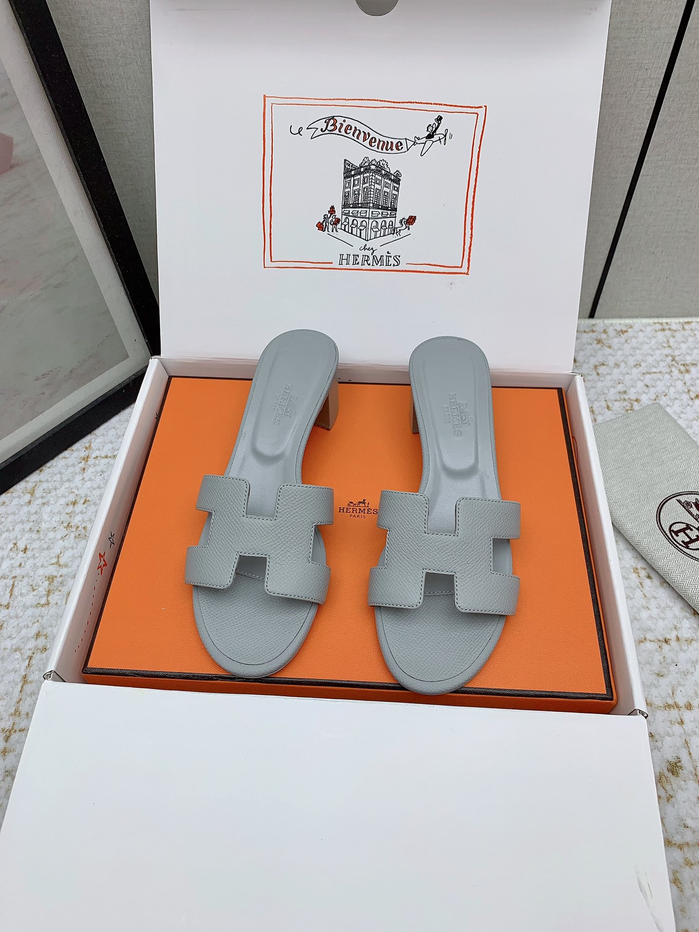 Hermes Oasis Leather Heeled Sandals, Iconic 'H' Design, Comfortable and Stylish 2 i1750230310 9937 5