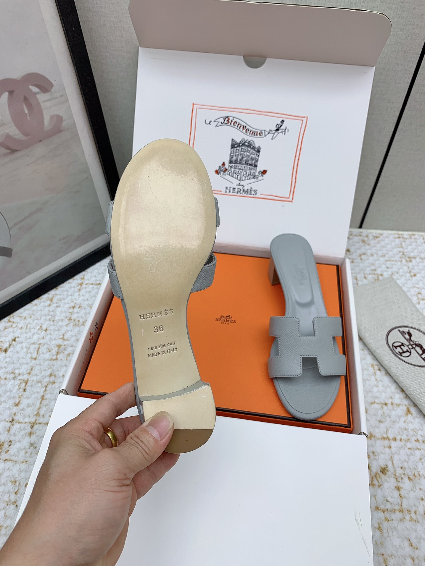 Hermes Oasis Leather Heeled Sandals, Iconic 'H' Design, Comfortable and Stylish 7 i1750230311 4025 8