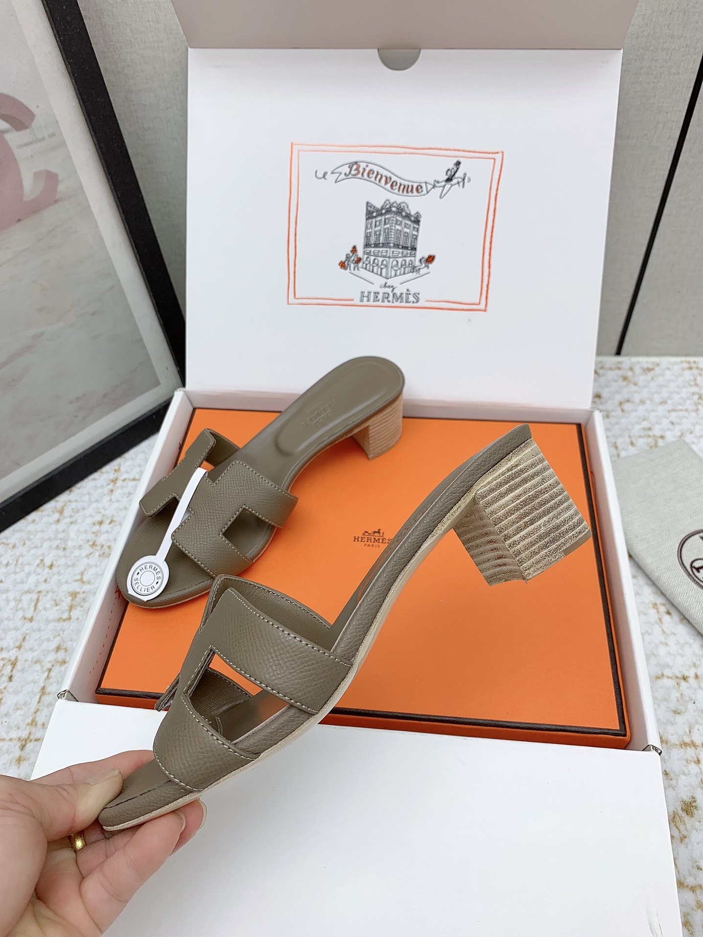 Hermes Oasis Leather Heeled Sandals - Stylish & Comfortable Women's Slides 8 i1750231116 2120 0