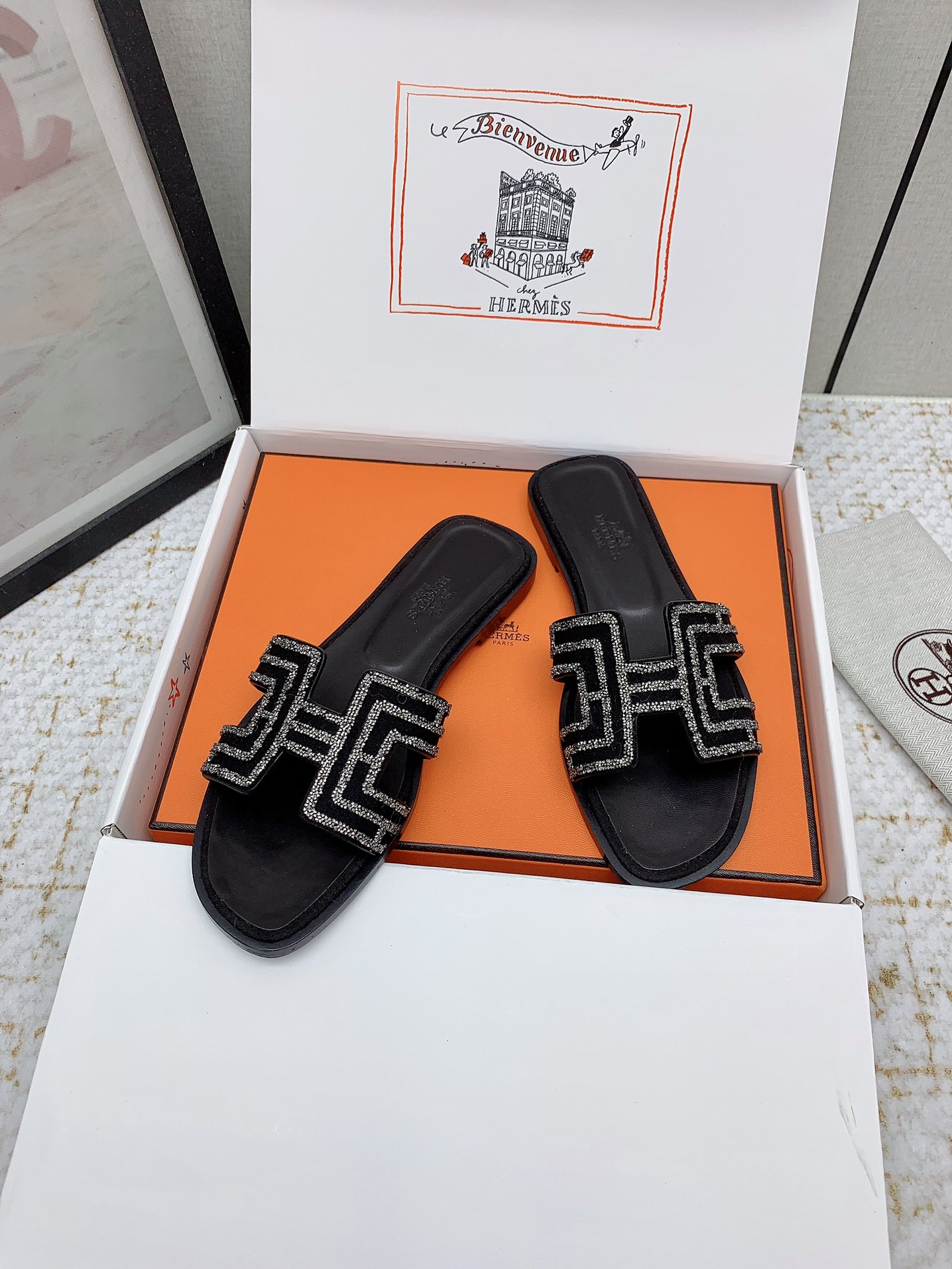 Hermès Oran Sandal - Iconic Style, Luxurious Comfort, Various Sizes Available 5 i1750231546 5222 1