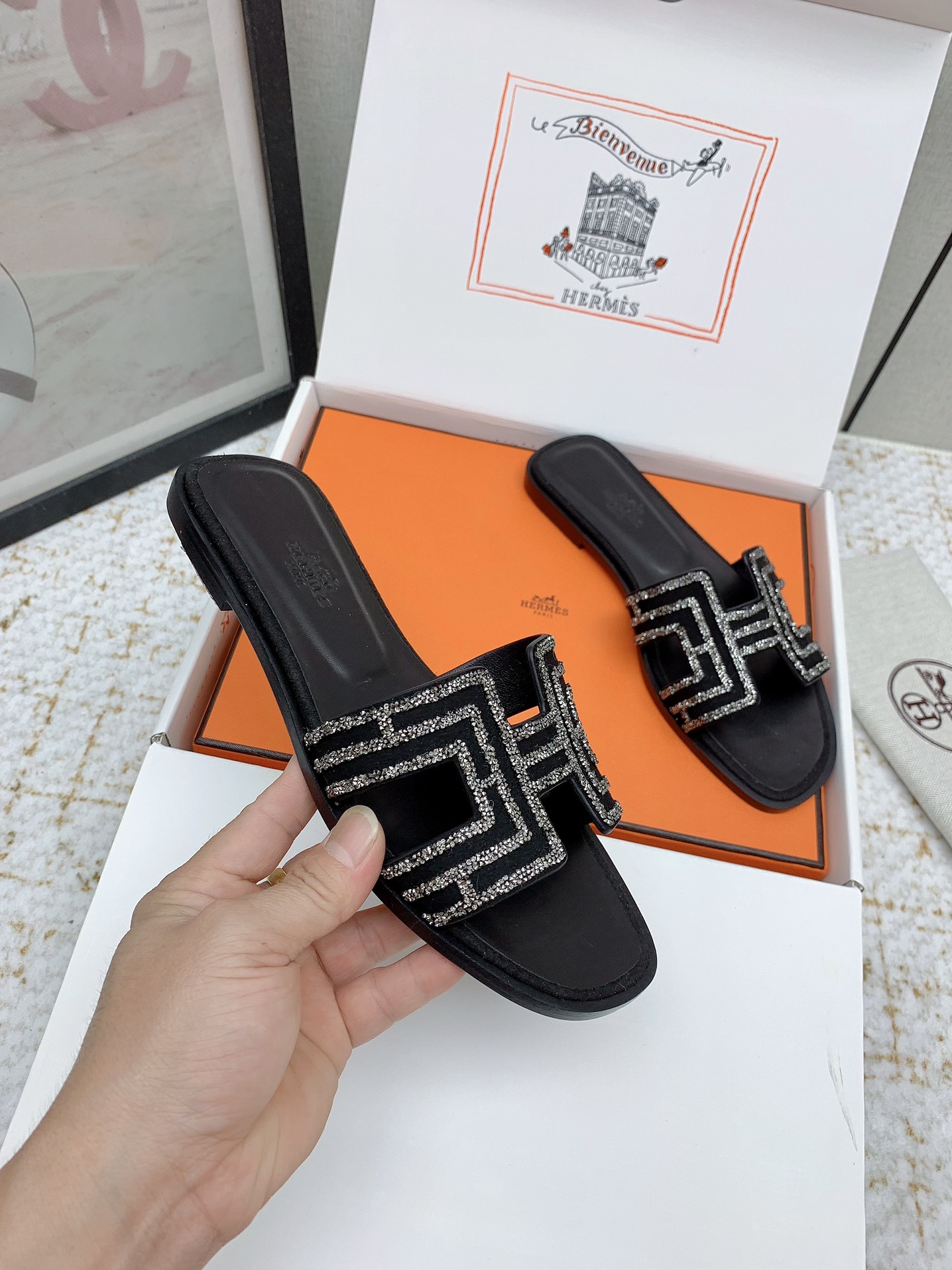 Hermès Oran Sandal - Iconic Style, Luxurious Comfort, Various Sizes Available 6 i1750231547 1546 4