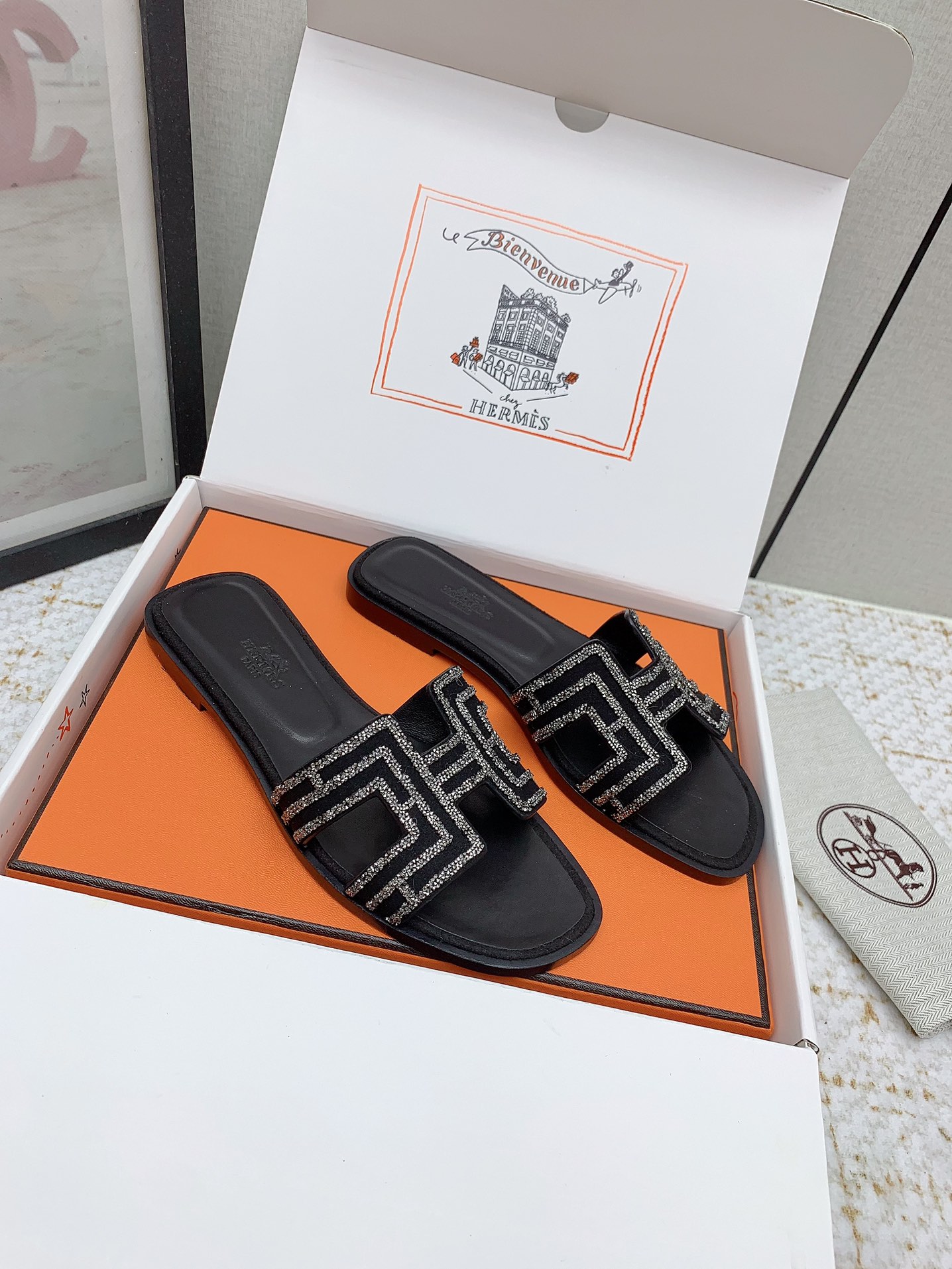 Hermès Oran Sandal - Iconic Style, Luxurious Comfort, Various Sizes Available 2 i1750231547 2047 6