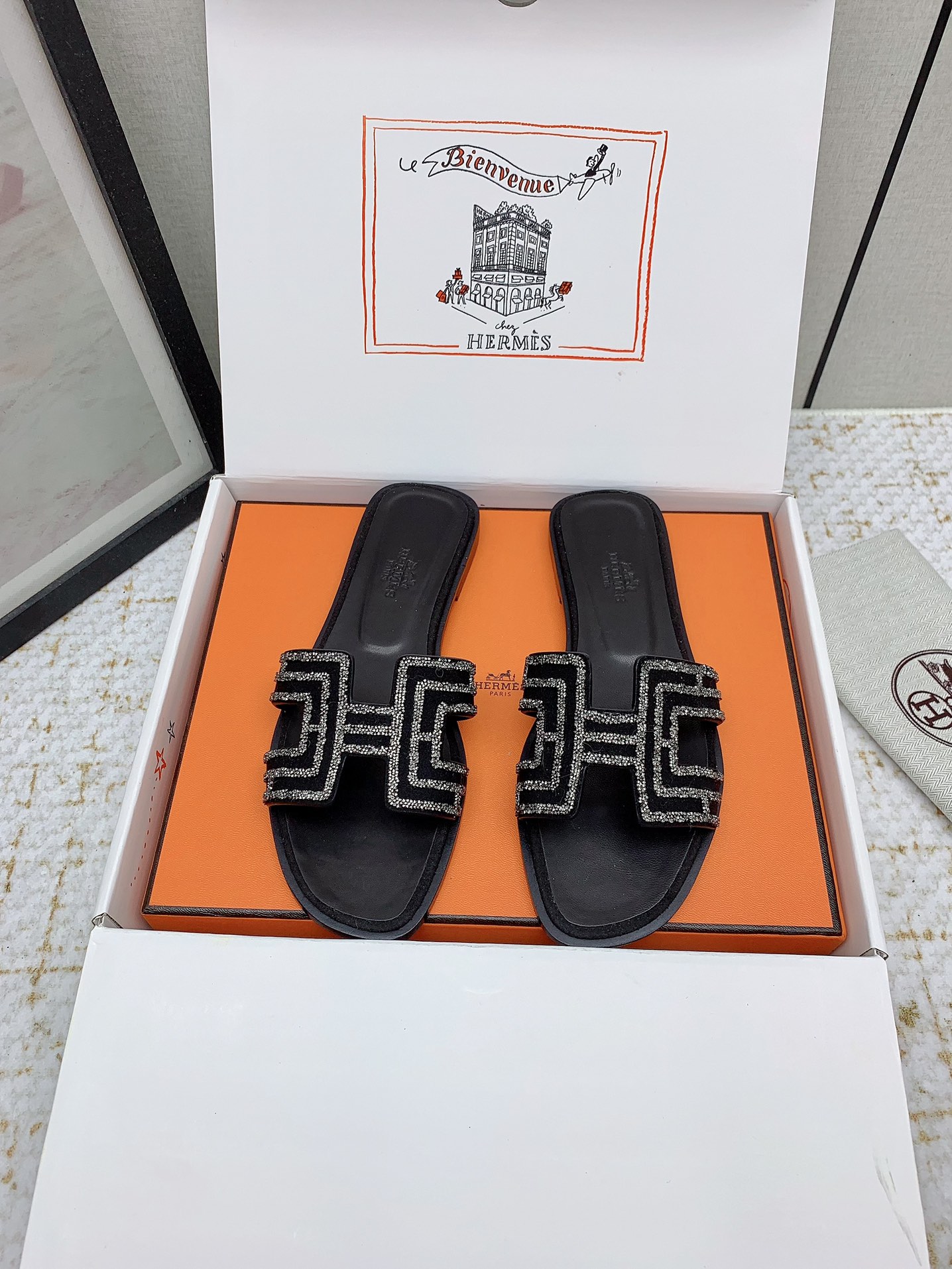 Hermès Oran Sandal - Iconic Style, Luxurious Comfort, Various Sizes Available 3 i1750231547 3112 5