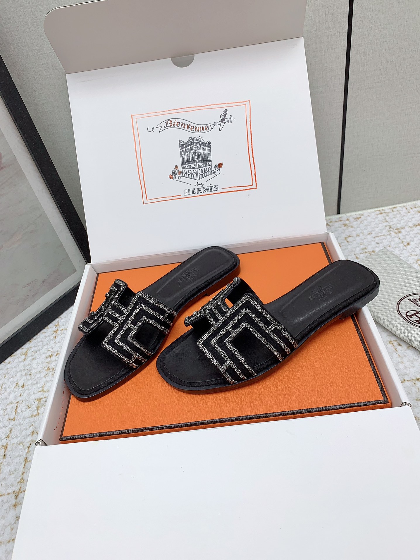 Hermès Oran Sandal - Iconic Style, Luxurious Comfort, Various Sizes Available 4 i1750231547 4626 7