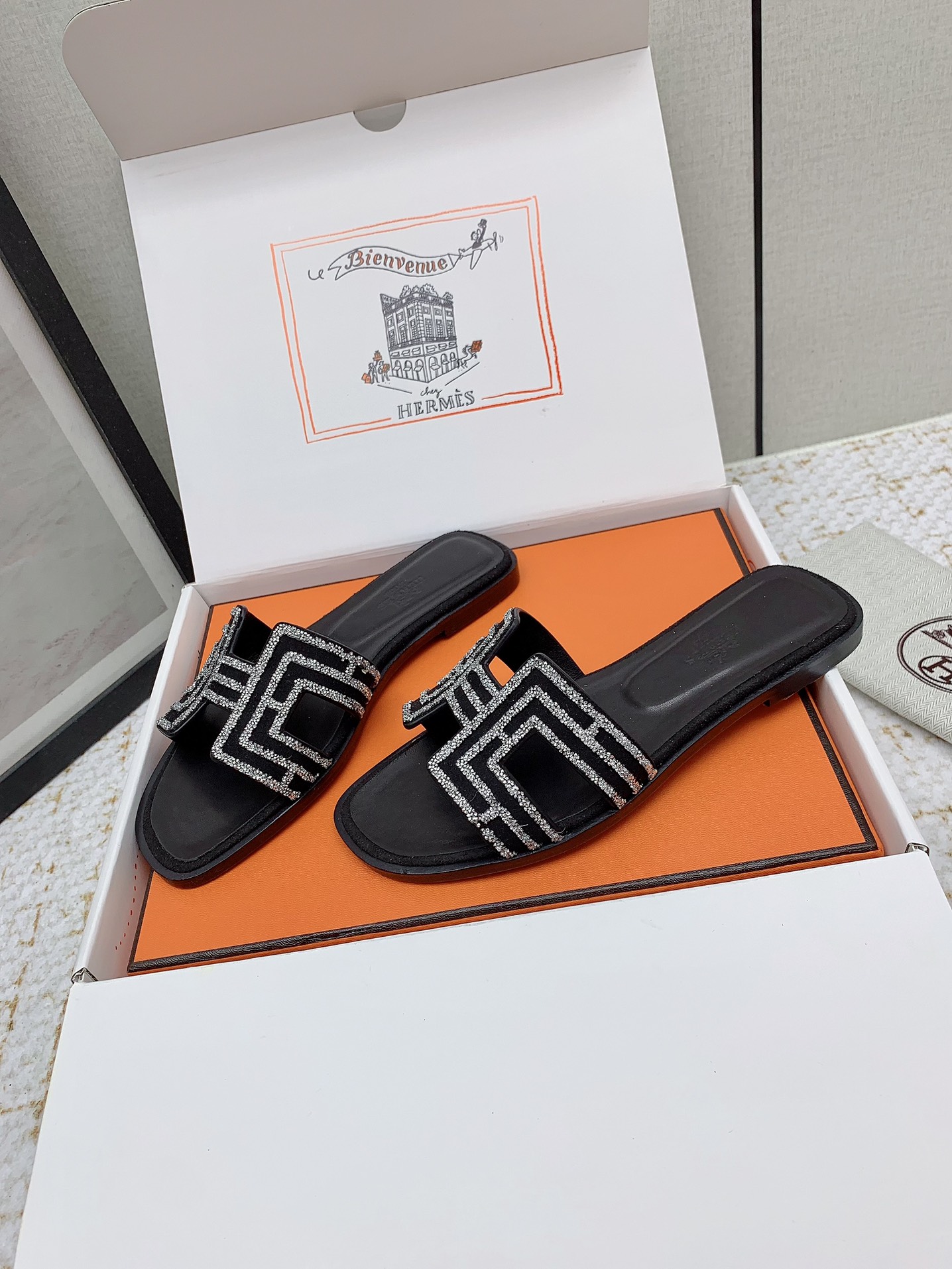 Elegant Hermès Oran Sandals - Classic Slides with Rhinestone Details 4 i1750231594 4962 2