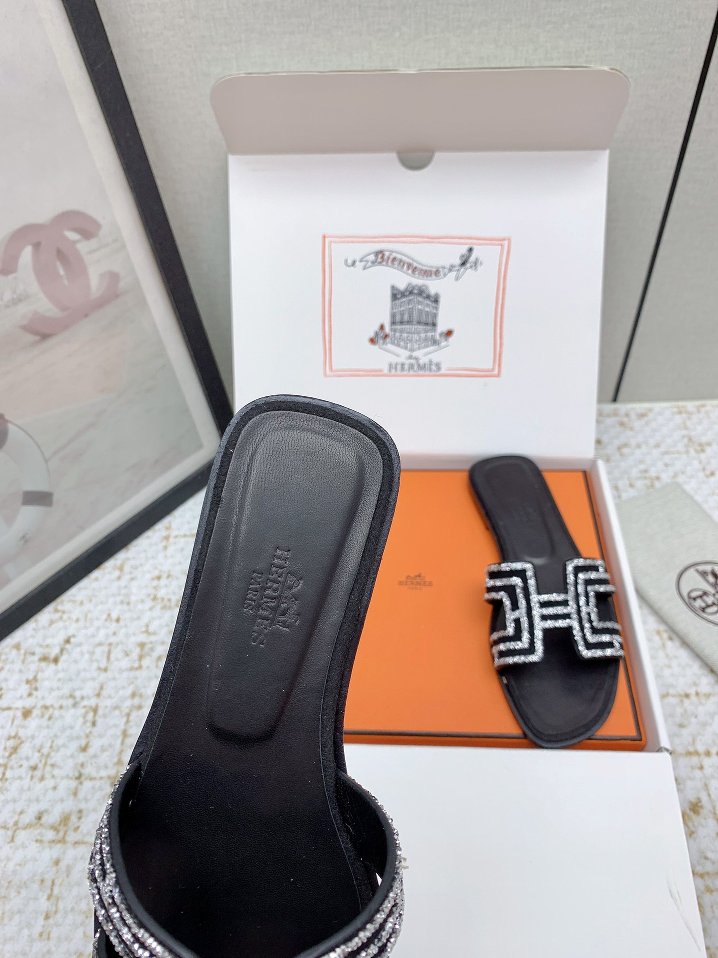 Elegant Hermès Oran Sandals - Classic Slides with Rhinestone Details 7 i1750231594 601 3