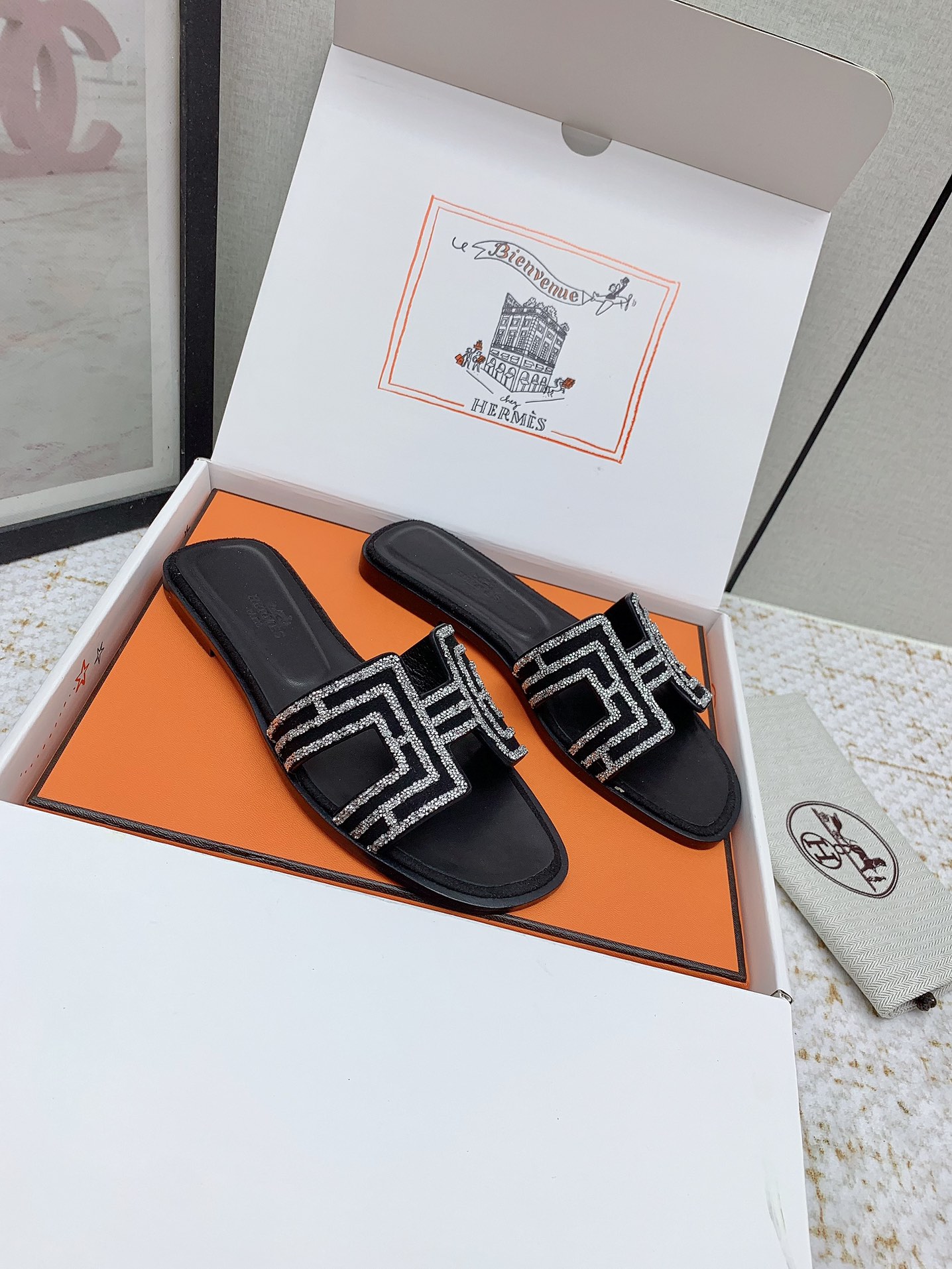 Elegant Hermès Oran Sandals - Classic Slides with Rhinestone Details 2 i1750231594 9551 4
