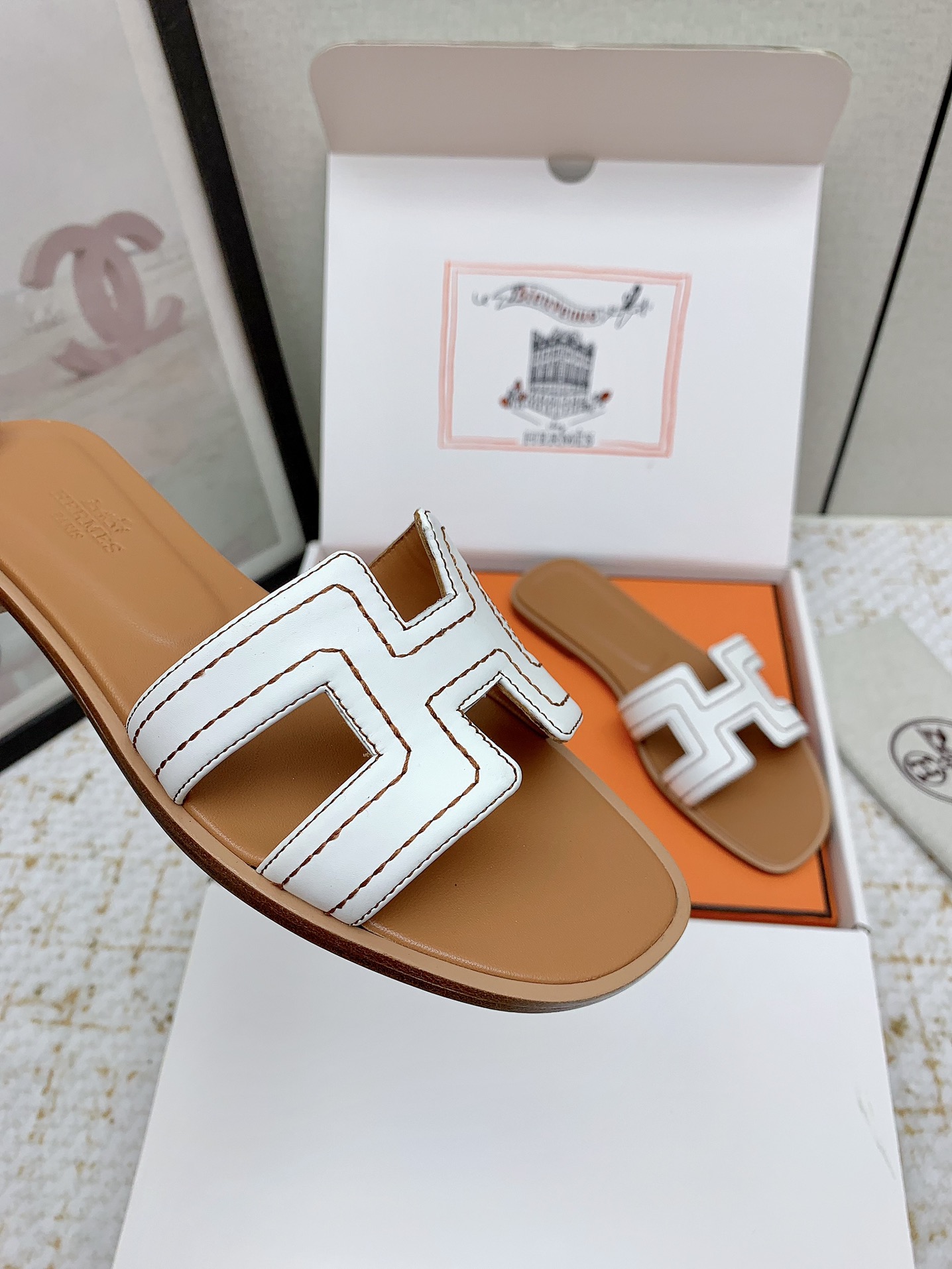 Hermès Oran Leather Sandals | Iconic Style & Comfort Slides for Women 8 i1750231861 7426 1