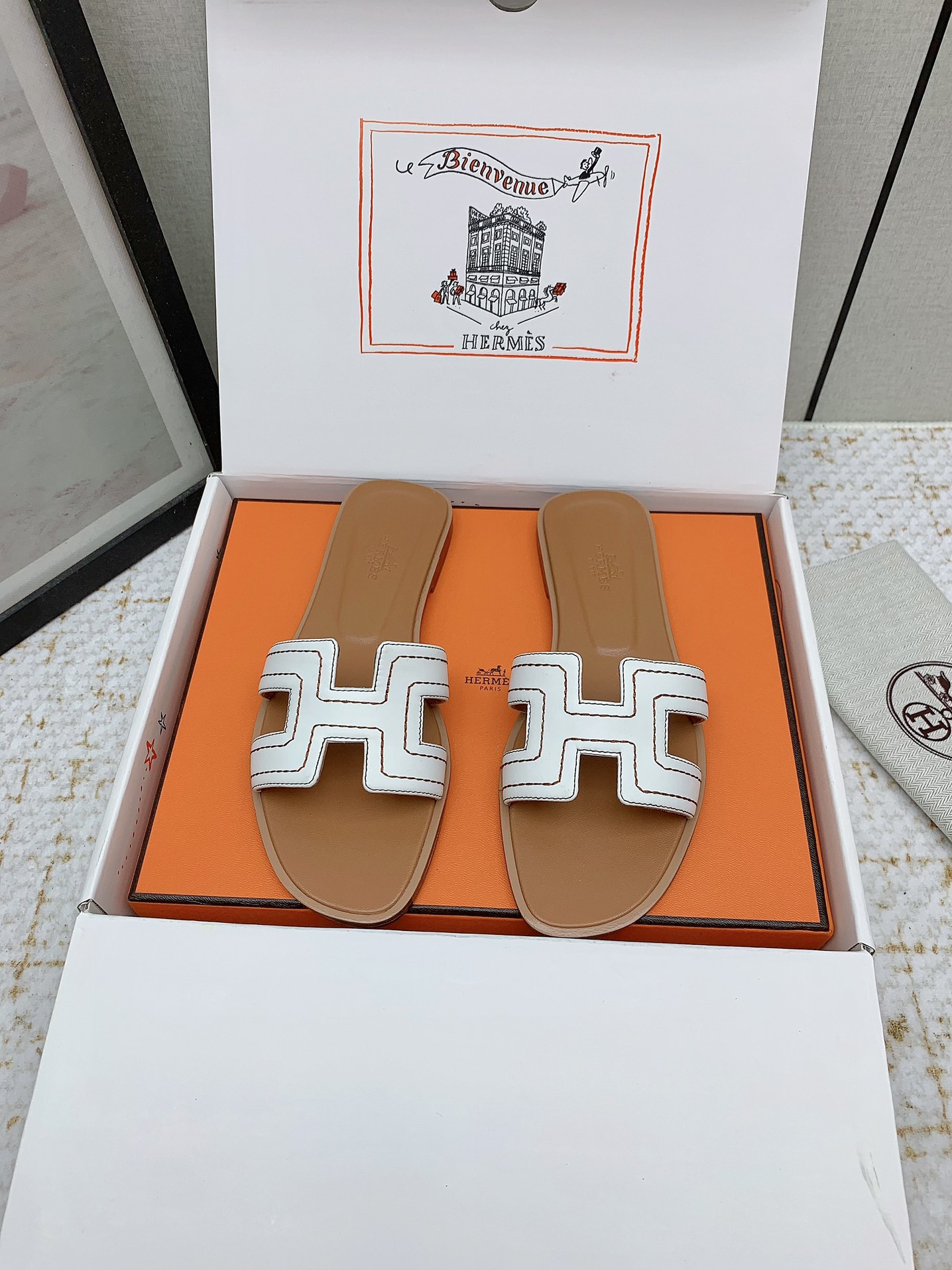 Hermès Oran Leather Sandals | Iconic Style & Comfort Slides for Women 2 i1750231861 8329 0