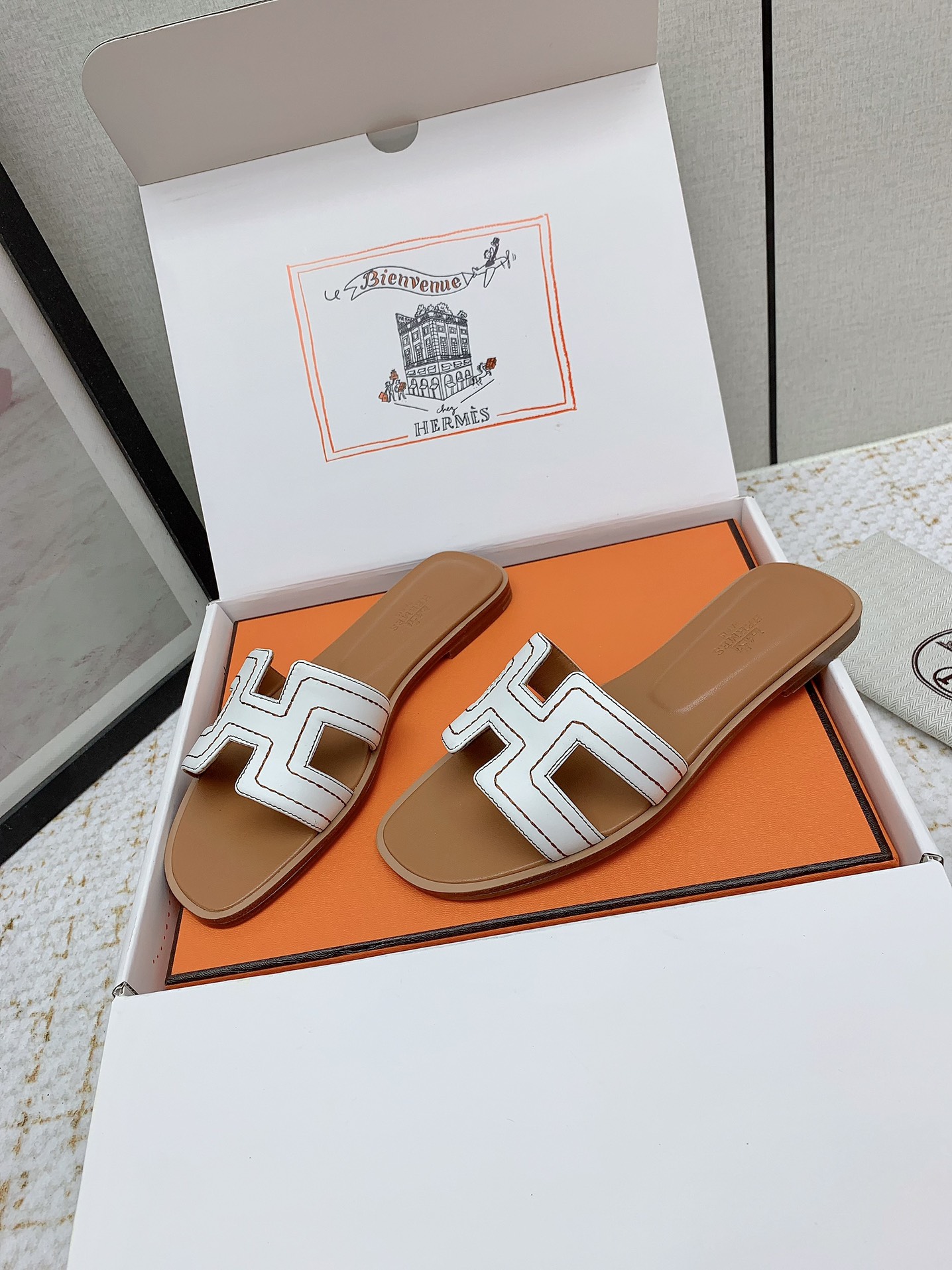 Hermès Oran Leather Sandals | Iconic Style & Comfort Slides for Women 3 i1750231861 9356 3