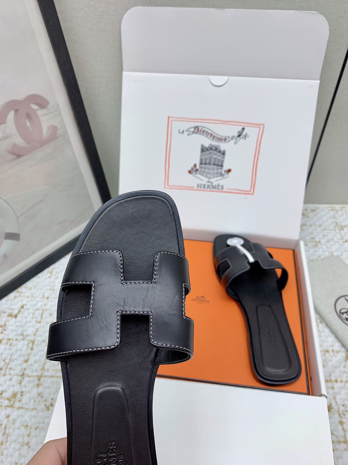 Hermes Oran Leather Flat Sandals Slides - Iconic Style and Comfort 10 i1750232432 3985 3
