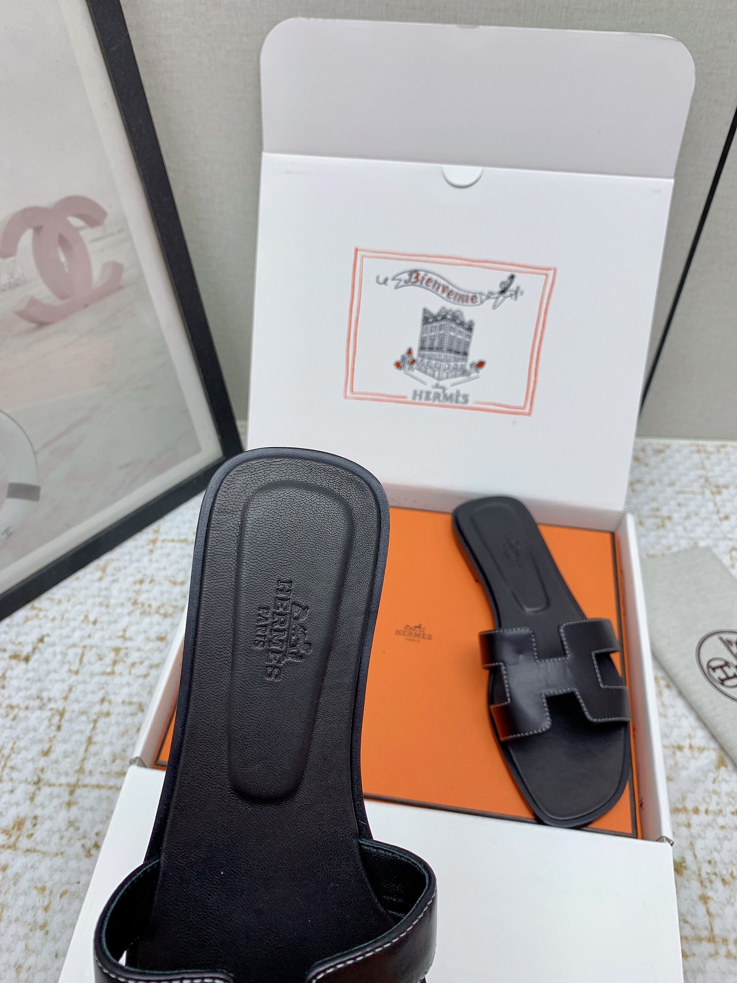 Hermes Oran Leather Flat Sandals Slides - Iconic Style and Comfort 7 i1750232432 76 5
