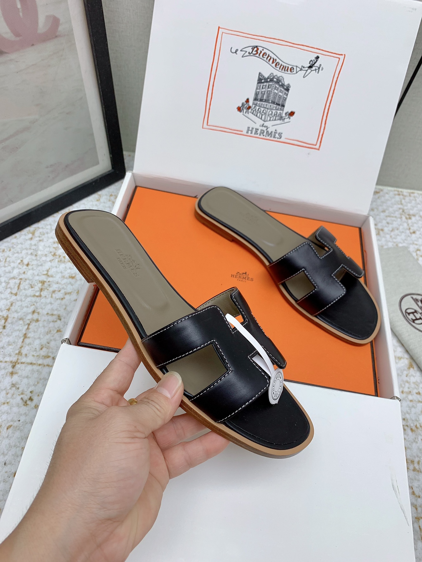 Elegant Hermes Oran Leather Sandals - Stylish Summer Slides for Women 6 i1750232495 5195 0