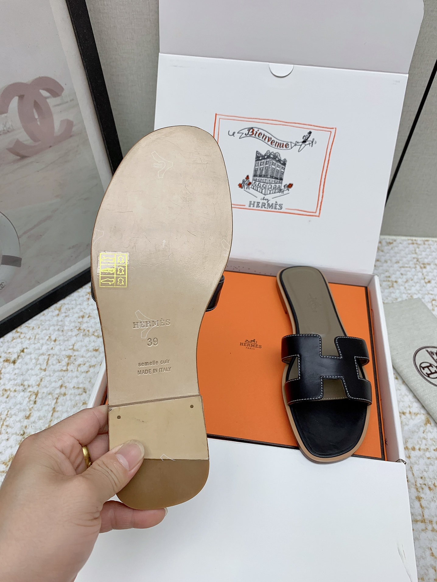 Elegant Hermes Oran Leather Sandals - Stylish Summer Slides for Women 8 i1750232496 6717 0