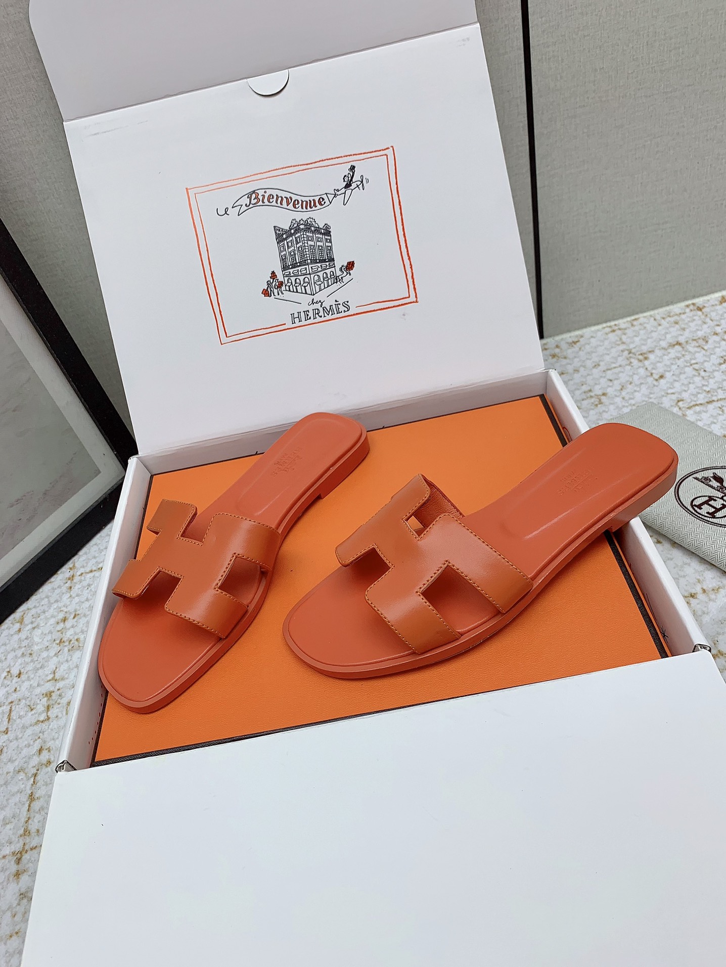 Hermès Oran Leather Sandals - Iconic Style, Comfortable Fit, Sizes 35-42 3 i1750232541 6593 0