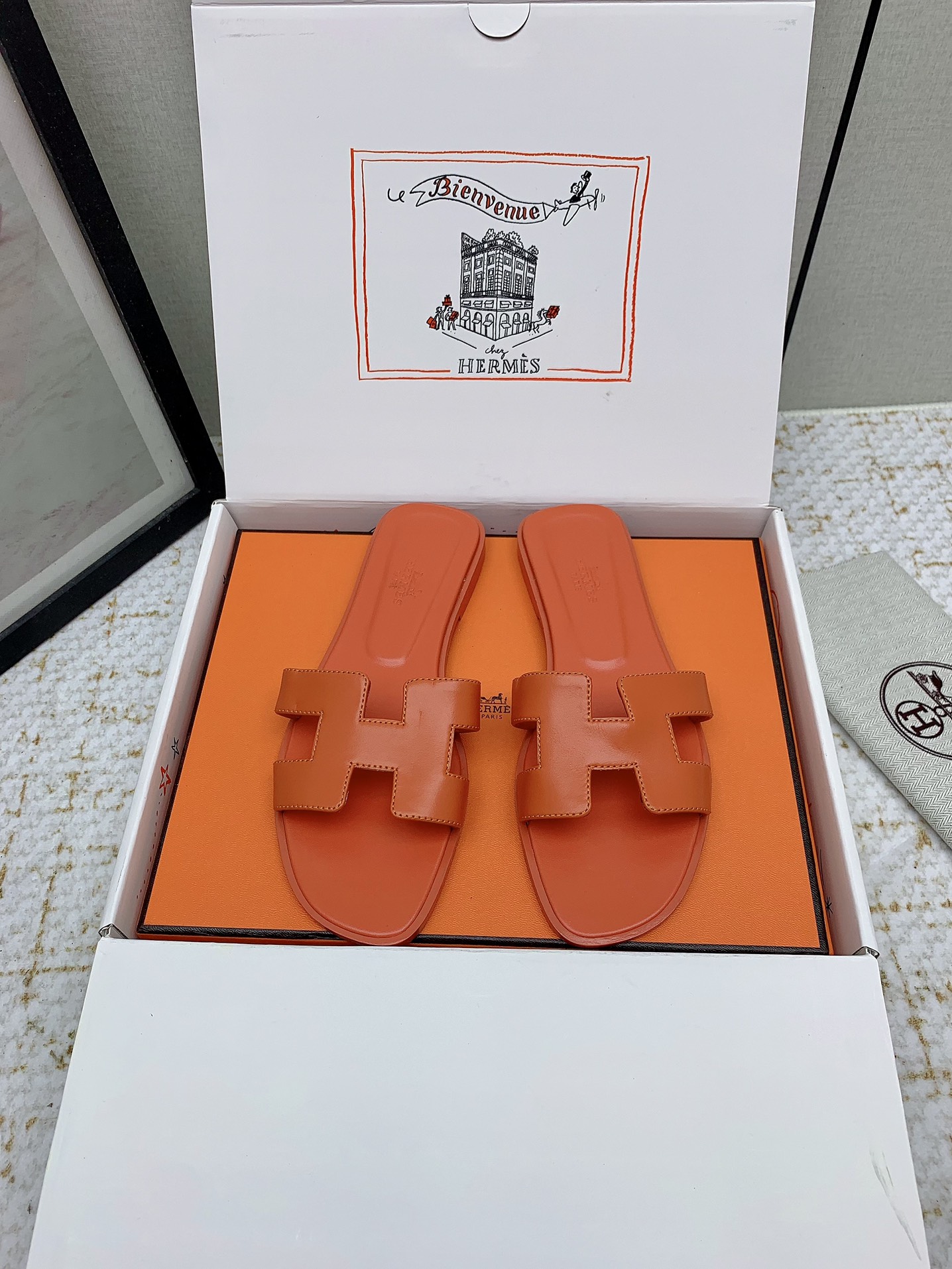 Hermès Oran Leather Sandals - Iconic Style, Comfortable Fit, Sizes 35-42 2 i1750232542 2350 3