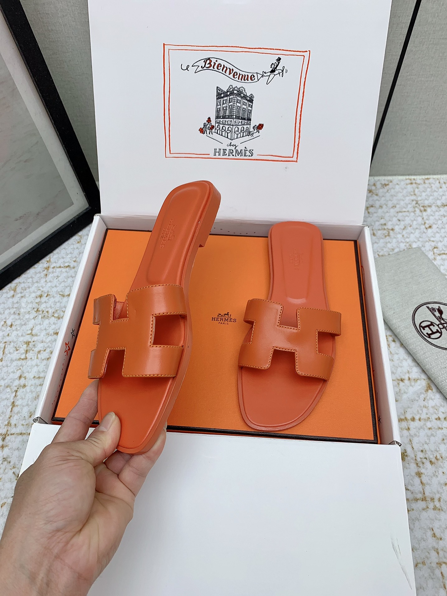 Hermès Oran Leather Sandals - Iconic Style, Comfortable Fit, Sizes 35-42 4 i1750232542 4951 4