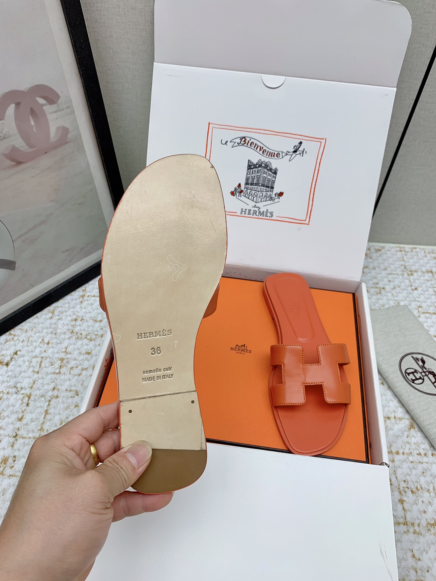 Hermès Oran Leather Sandals - Iconic Style and Comfort (Sizes 35-42) 7 i1750232573 6825 1