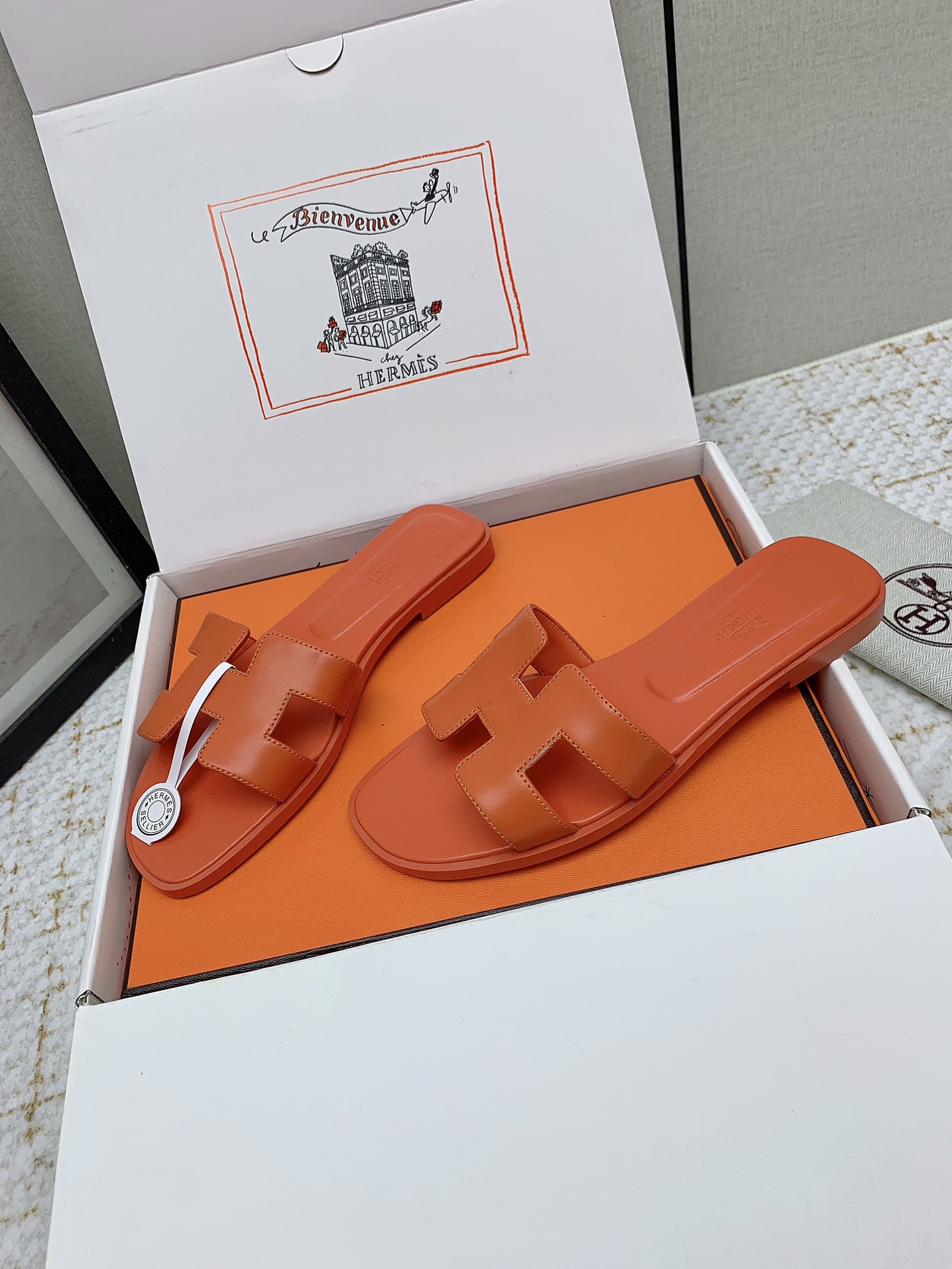 Hermès Oran Leather Sandals - Iconic Style and Comfort (Sizes 35-42) 3 i1750232573 6887 6