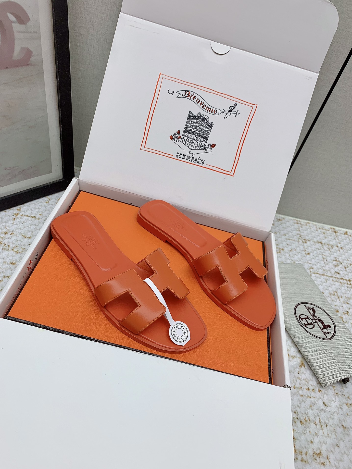 Hermès Oran Leather Sandals - Iconic Style and Comfort (Sizes 35-42) 1 i1750232573 9889 4