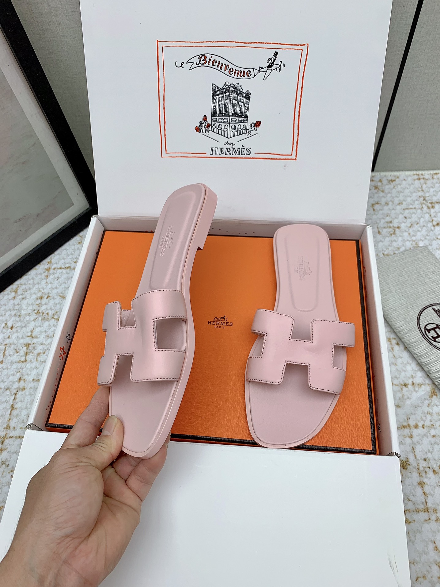 Hermes Oran Leather Slides Sandals - Iconic Style & Comfort (Pink) 4 i1750232625 2196 5