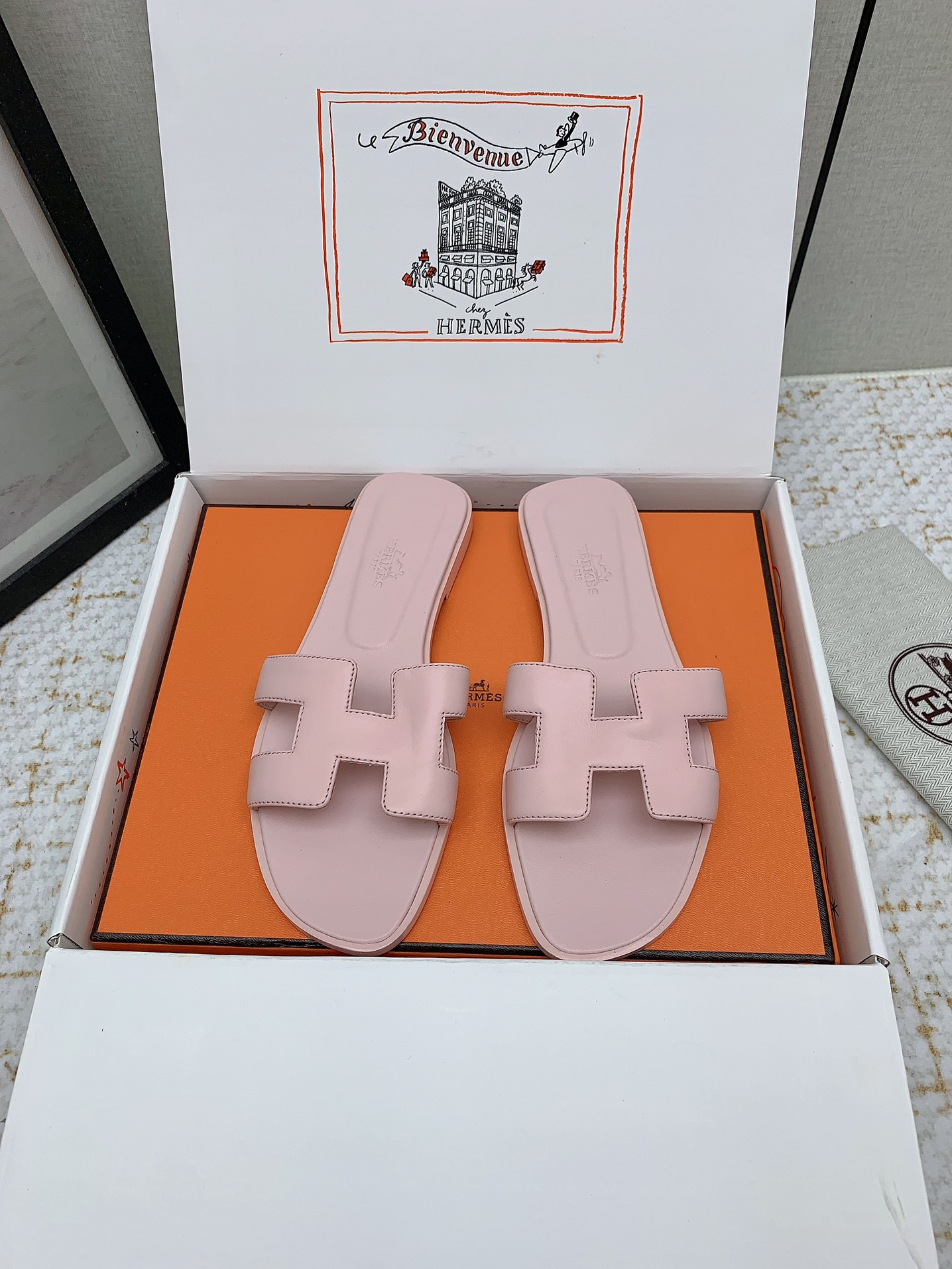 Hermes Oran Leather Slides Sandals - Iconic Style & Comfort (Pink) 2 i1750232625 3507 4