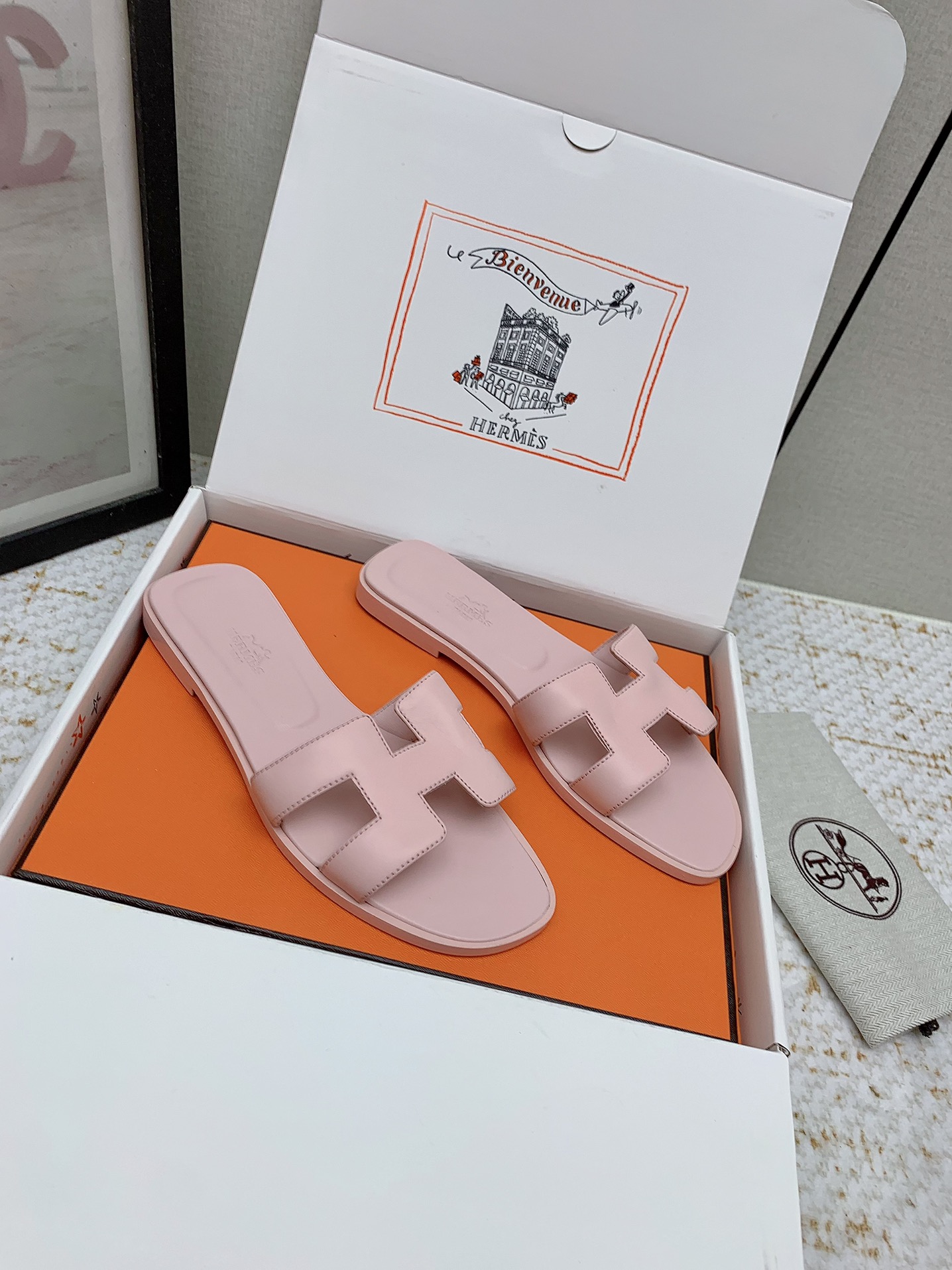 Hermes Oran Leather Slides Sandals - Iconic Style & Comfort (Pink) 1 i1750232625 6984 3