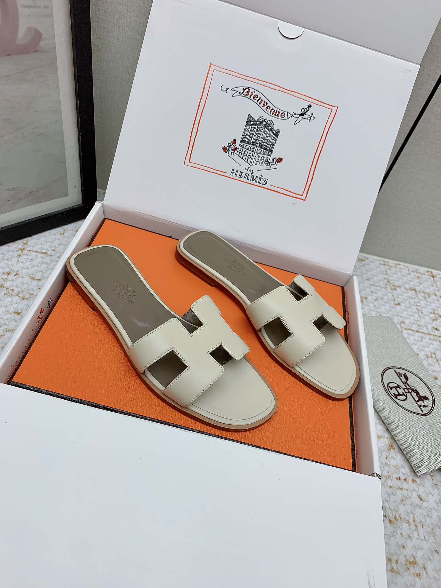 Hermès Oran Sandal - Iconic Style, Comfortable Leather Slide 2 i1750232652 6537 6