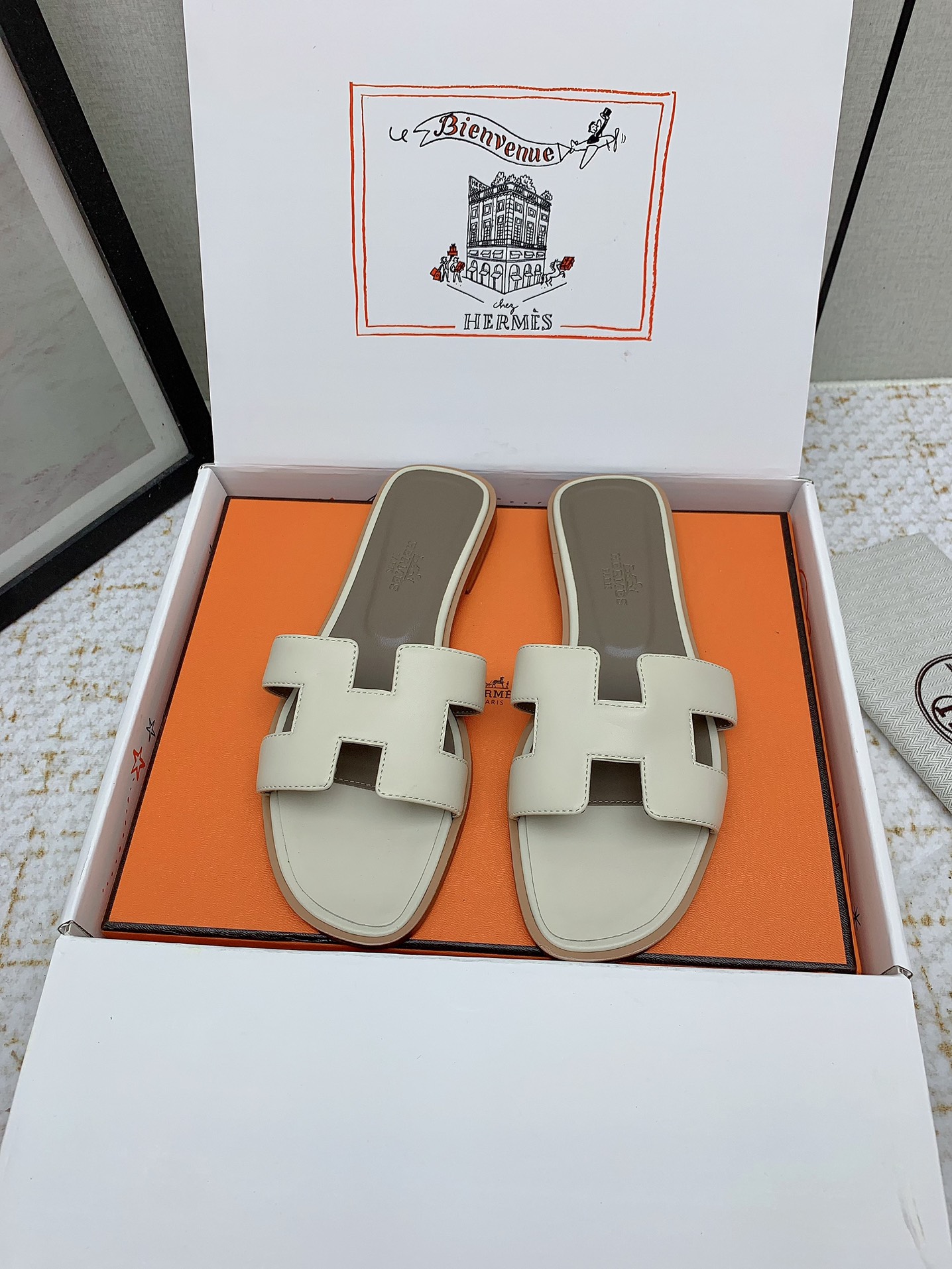Hermès Oran Sandal - Iconic Style, Comfortable Leather Slide 3 i1750232652 8718 2