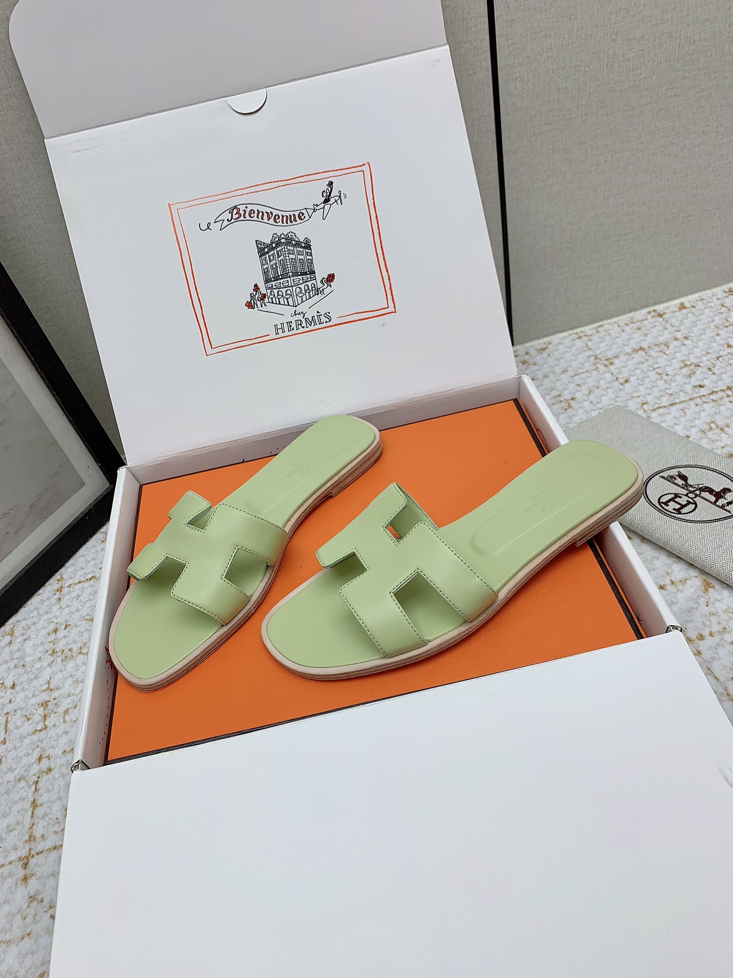 Hermès Oran Sandal: Iconic Style, Comfortable Fit, Available in Multiple Sizes 4 i1750232681 6577 3