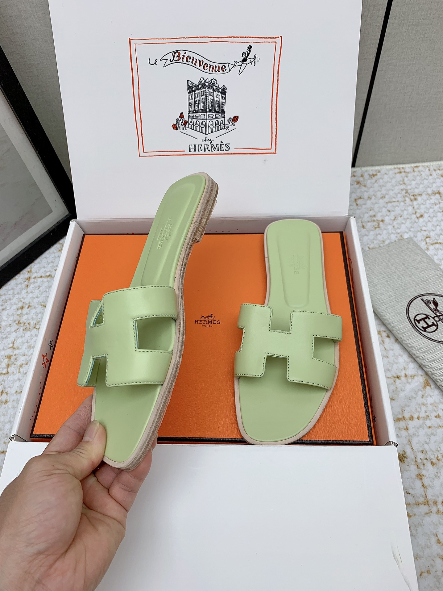 Hermès Oran Sandal: Iconic Style, Comfortable Fit, Available in Multiple Sizes 5 i1750232682 5240 6